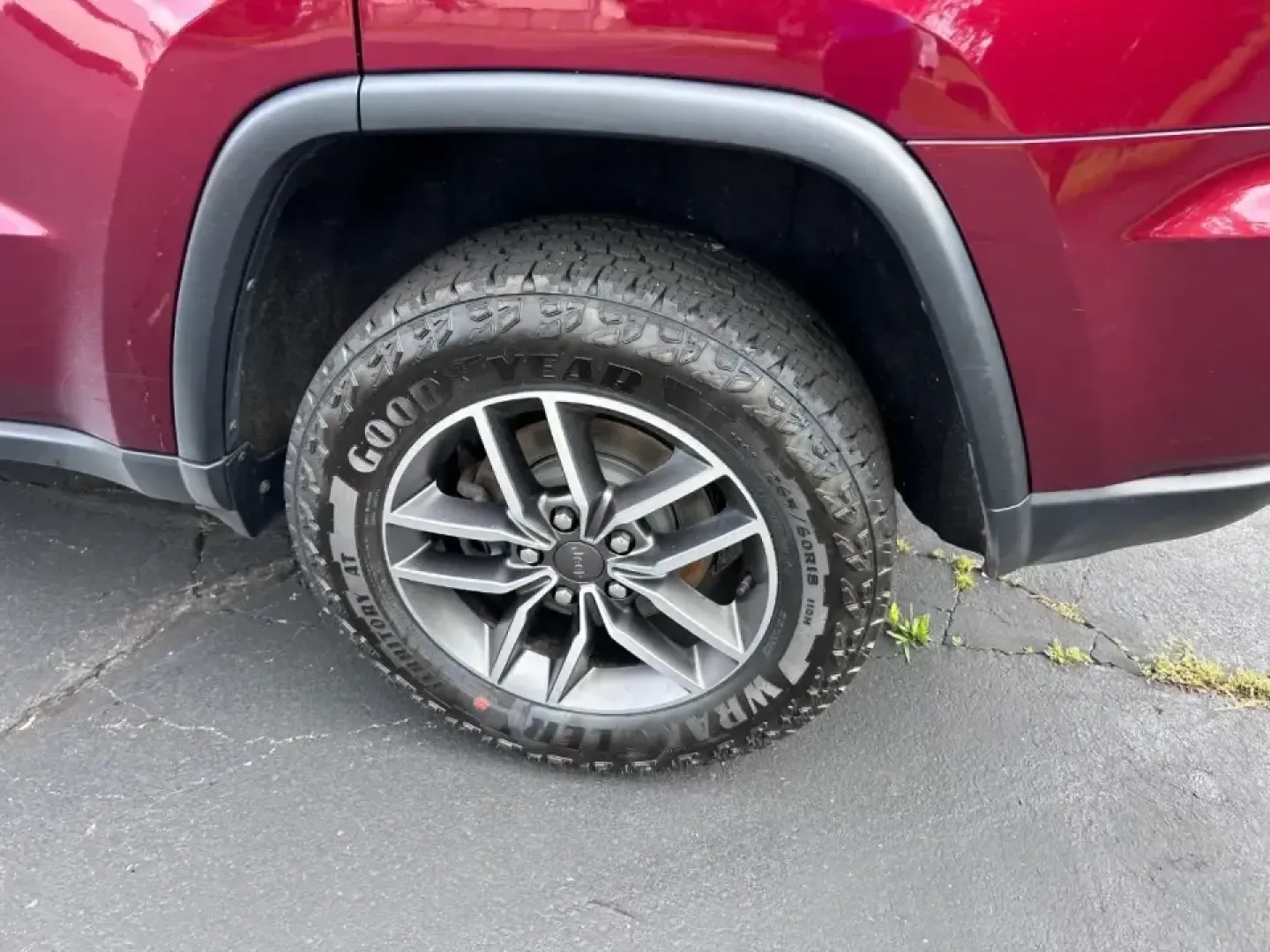 2022 /Black Leather Jeep Grand Cherokee Limited (1C4RJFBG4NC) with an 3.6L V6 24V VVT UPG I engine, 8A transmission, located at 970 Woodlawn Dr., Farmington, MO, 63640, (573) 431-7800, 37.825642, -90.468674 - Discover the adventure-ready, family-friendly 2022 Jeep Grand Cherokee WK Limited, a versatile SUV designed to elevate your lifestyle in Farmington, MO. This stunning vehicle, finished in a captivating Velvet Red Pearlcoat with a luxurious black leather interior, is perfect for everything from weeke - Photo#7