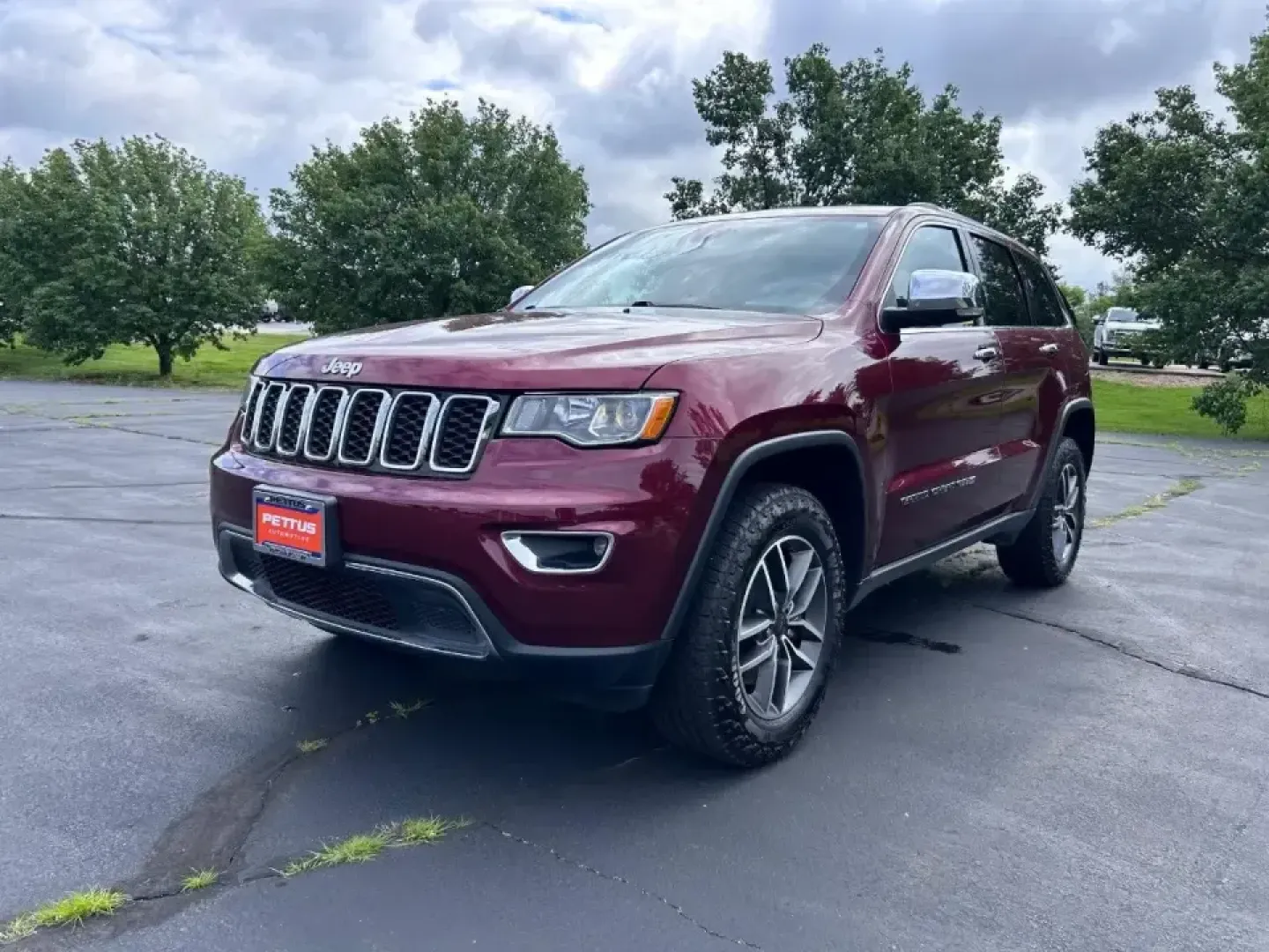 2022 /Black Leather Jeep Grand Cherokee Limited (1C4RJFBG4NC) with an 3.6L V6 24V VVT UPG I engine, 8A transmission, located at 970 Woodlawn Dr., Farmington, MO, 63640, (573) 431-7800, 37.825642, -90.468674 - Discover the adventure-ready, family-friendly 2022 Jeep Grand Cherokee WK Limited, a versatile SUV designed to elevate your lifestyle in Farmington, MO. This stunning vehicle, finished in a captivating Velvet Red Pearlcoat with a luxurious black leather interior, is perfect for everything from weeke - Photo#8