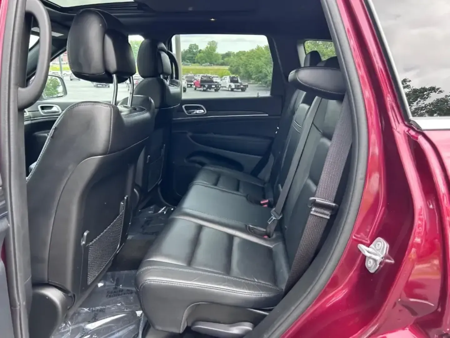 2022 /Black Leather Jeep Grand Cherokee Limited (1C4RJFBG4NC) with an 3.6L V6 24V VVT UPG I engine, 8A transmission, located at 970 Woodlawn Dr., Farmington, MO, 63640, (573) 431-7800, 37.825642, -90.468674 - Discover the adventure-ready, family-friendly 2022 Jeep Grand Cherokee WK Limited, a versatile SUV designed to elevate your lifestyle in Farmington, MO. This stunning vehicle, finished in a captivating Velvet Red Pearlcoat with a luxurious black leather interior, is perfect for everything from weeke - Photo#10