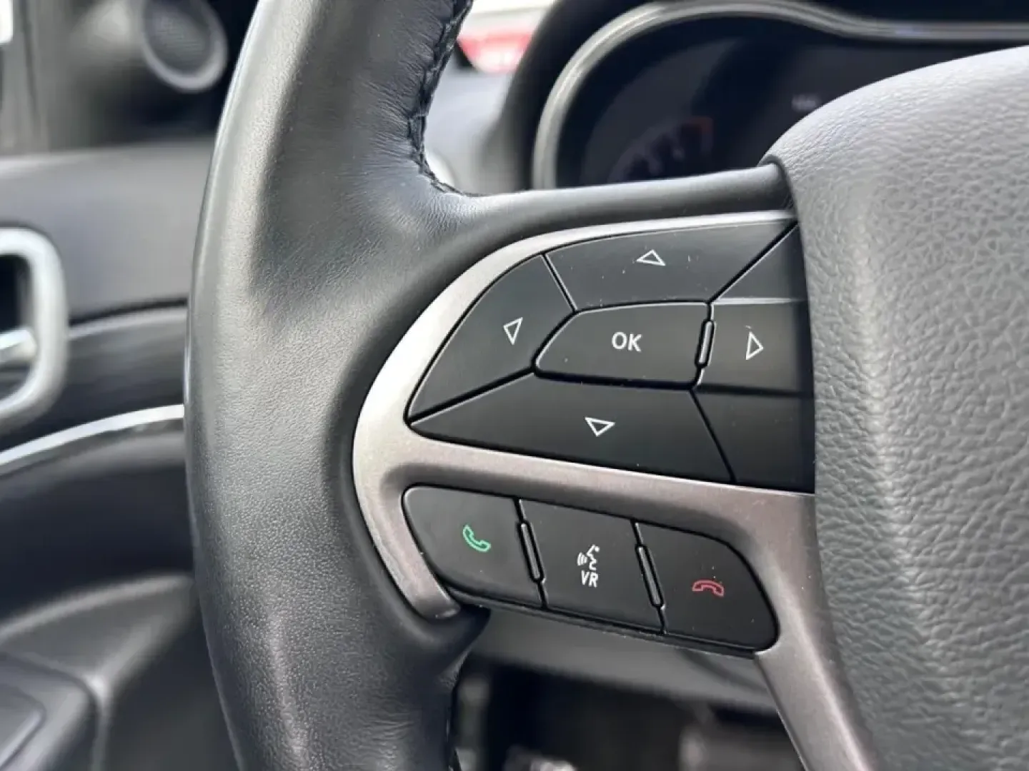 2022 /Black Leather Jeep Grand Cherokee Limited (1C4RJFBG4NC) with an 3.6L V6 24V VVT UPG I engine, 8A transmission, located at 970 Woodlawn Dr., Farmington, MO, 63640, (573) 431-7800, 37.825642, -90.468674 - Discover the adventure-ready, family-friendly 2022 Jeep Grand Cherokee WK Limited, a versatile SUV designed to elevate your lifestyle in Farmington, MO. This stunning vehicle, finished in a captivating Velvet Red Pearlcoat with a luxurious black leather interior, is perfect for everything from weeke - Photo#14