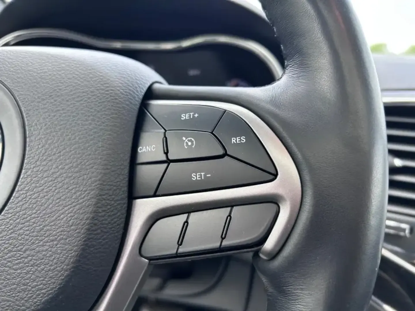 2022 /Black Leather Jeep Grand Cherokee Limited (1C4RJFBG4NC) with an 3.6L V6 24V VVT UPG I engine, 8A transmission, located at 970 Woodlawn Dr., Farmington, MO, 63640, (573) 431-7800, 37.825642, -90.468674 - Discover the adventure-ready, family-friendly 2022 Jeep Grand Cherokee WK Limited, a versatile SUV designed to elevate your lifestyle in Farmington, MO. This stunning vehicle, finished in a captivating Velvet Red Pearlcoat with a luxurious black leather interior, is perfect for everything from weeke - Photo#15