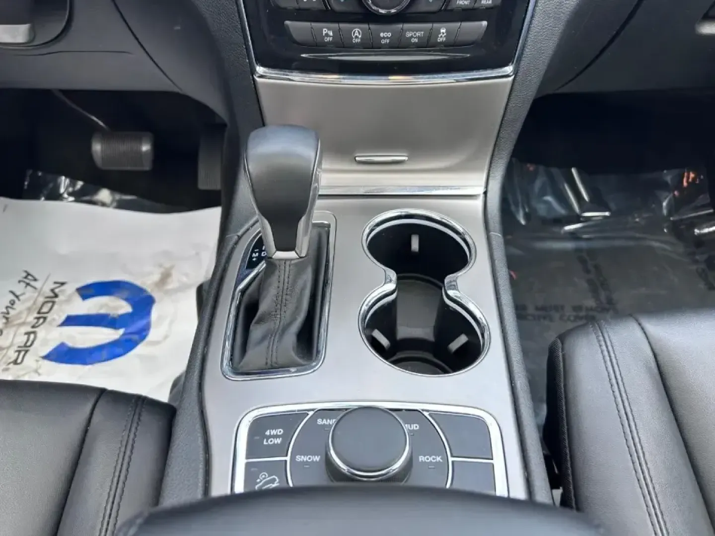 2022 /Black Leather Jeep Grand Cherokee Limited (1C4RJFBG4NC) with an 3.6L V6 24V VVT UPG I engine, 8A transmission, located at 970 Woodlawn Dr., Farmington, MO, 63640, (573) 431-7800, 37.825642, -90.468674 - Discover the adventure-ready, family-friendly 2022 Jeep Grand Cherokee WK Limited, a versatile SUV designed to elevate your lifestyle in Farmington, MO. This stunning vehicle, finished in a captivating Velvet Red Pearlcoat with a luxurious black leather interior, is perfect for everything from weeke - Photo#18