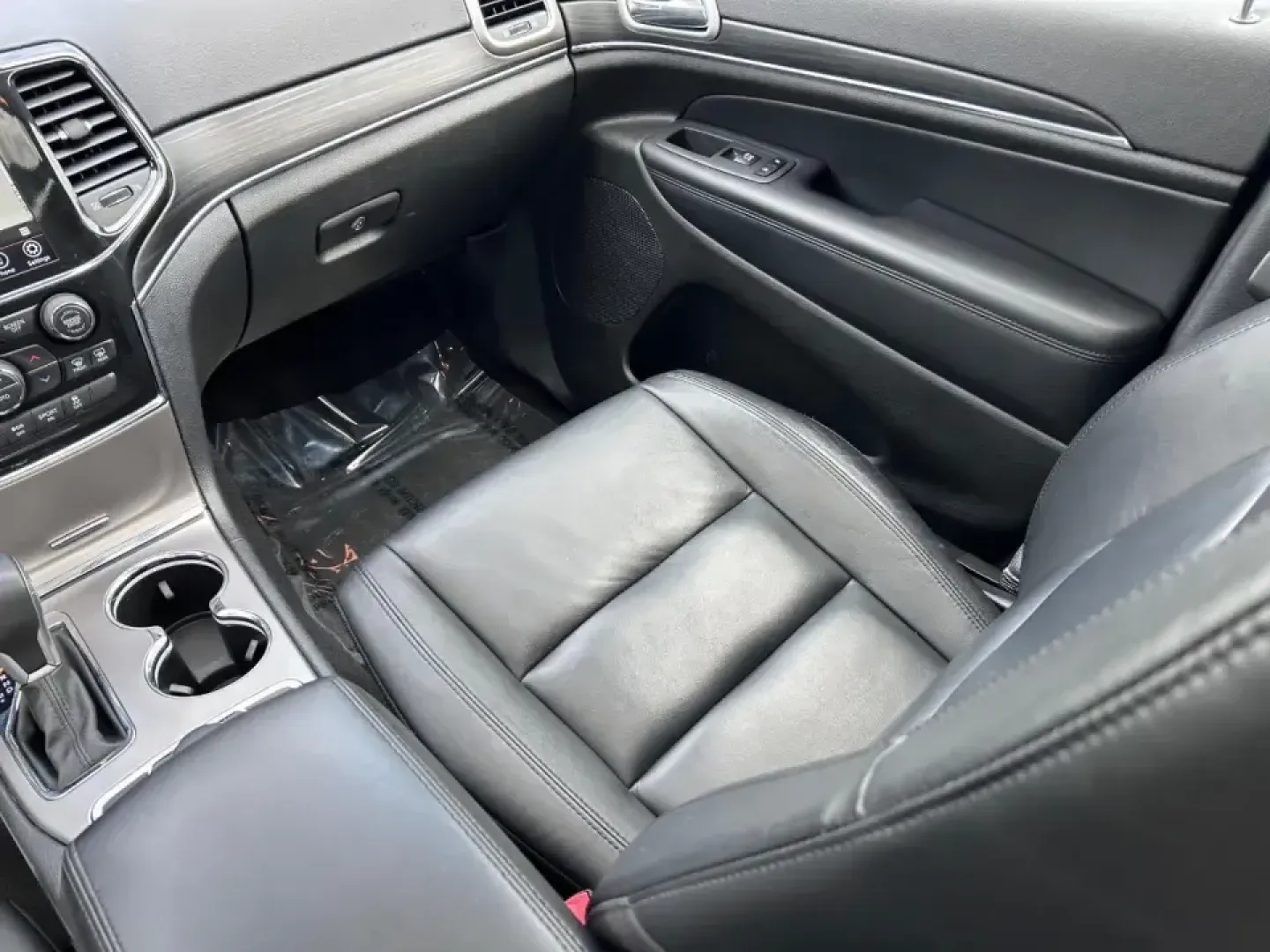 2022 /Black Leather Jeep Grand Cherokee Limited (1C4RJFBG4NC) with an 3.6L V6 24V VVT UPG I engine, 8A transmission, located at 970 Woodlawn Dr., Farmington, MO, 63640, (573) 431-7800, 37.825642, -90.468674 - Discover the adventure-ready, family-friendly 2022 Jeep Grand Cherokee WK Limited, a versatile SUV designed to elevate your lifestyle in Farmington, MO. This stunning vehicle, finished in a captivating Velvet Red Pearlcoat with a luxurious black leather interior, is perfect for everything from weeke - Photo#19