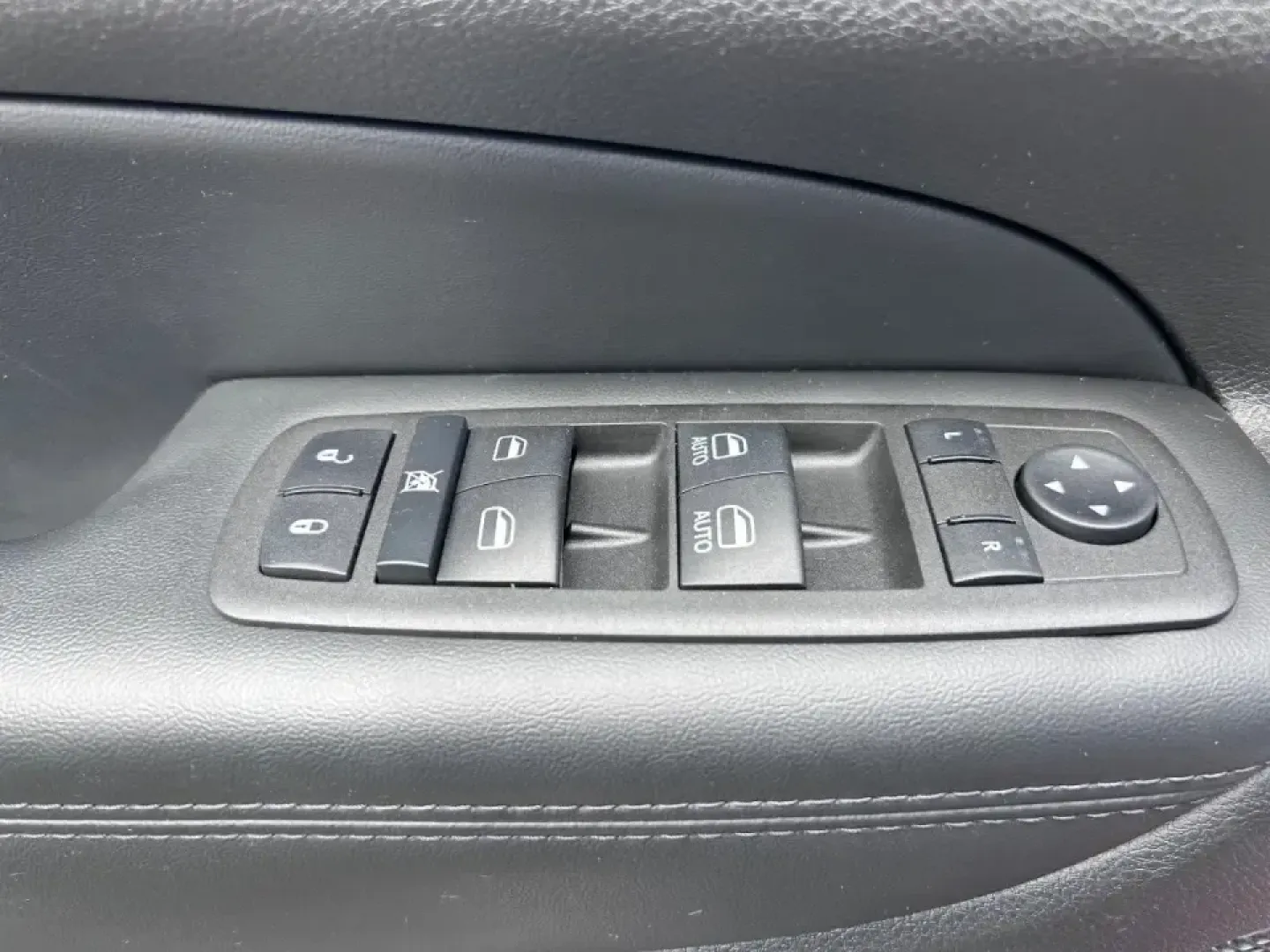 2022 /Black Leather Jeep Grand Cherokee Limited (1C4RJFBG4NC) with an 3.6L V6 24V VVT UPG I engine, 8A transmission, located at 970 Woodlawn Dr., Farmington, MO, 63640, (573) 431-7800, 37.825642, -90.468674 - Discover the adventure-ready, family-friendly 2022 Jeep Grand Cherokee WK Limited, a versatile SUV designed to elevate your lifestyle in Farmington, MO. This stunning vehicle, finished in a captivating Velvet Red Pearlcoat with a luxurious black leather interior, is perfect for everything from weeke - Photo#20