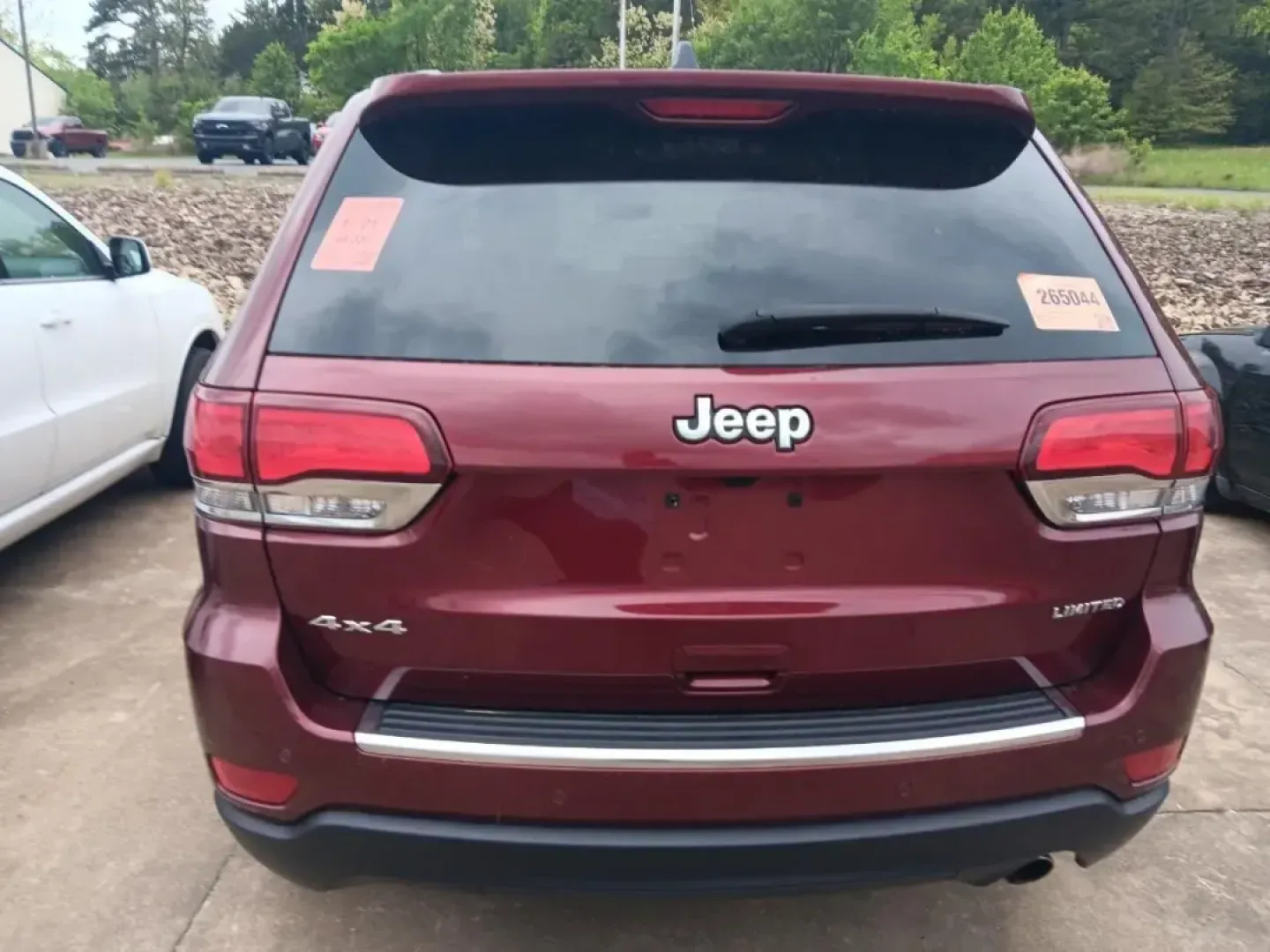 2022 /Black Leather Jeep Grand Cherokee Limited (1C4RJFBG4NC) with an 3.6L V6 24V VVT UPG I engine, located at 970 Woodlawn Dr., Farmington, MO, 63640, (573) 431-7800, 37.825642, -90.468674 - Discover the adventure-ready, family-friendly 2022 Jeep Grand Cherokee WK Limited, a versatile SUV designed to elevate your lifestyle in Farmington, MO. This stunning vehicle, finished in a captivating Velvet Red Pearlcoat with a luxurious black leather interior, is perfect for everything from weeke - Photo#3