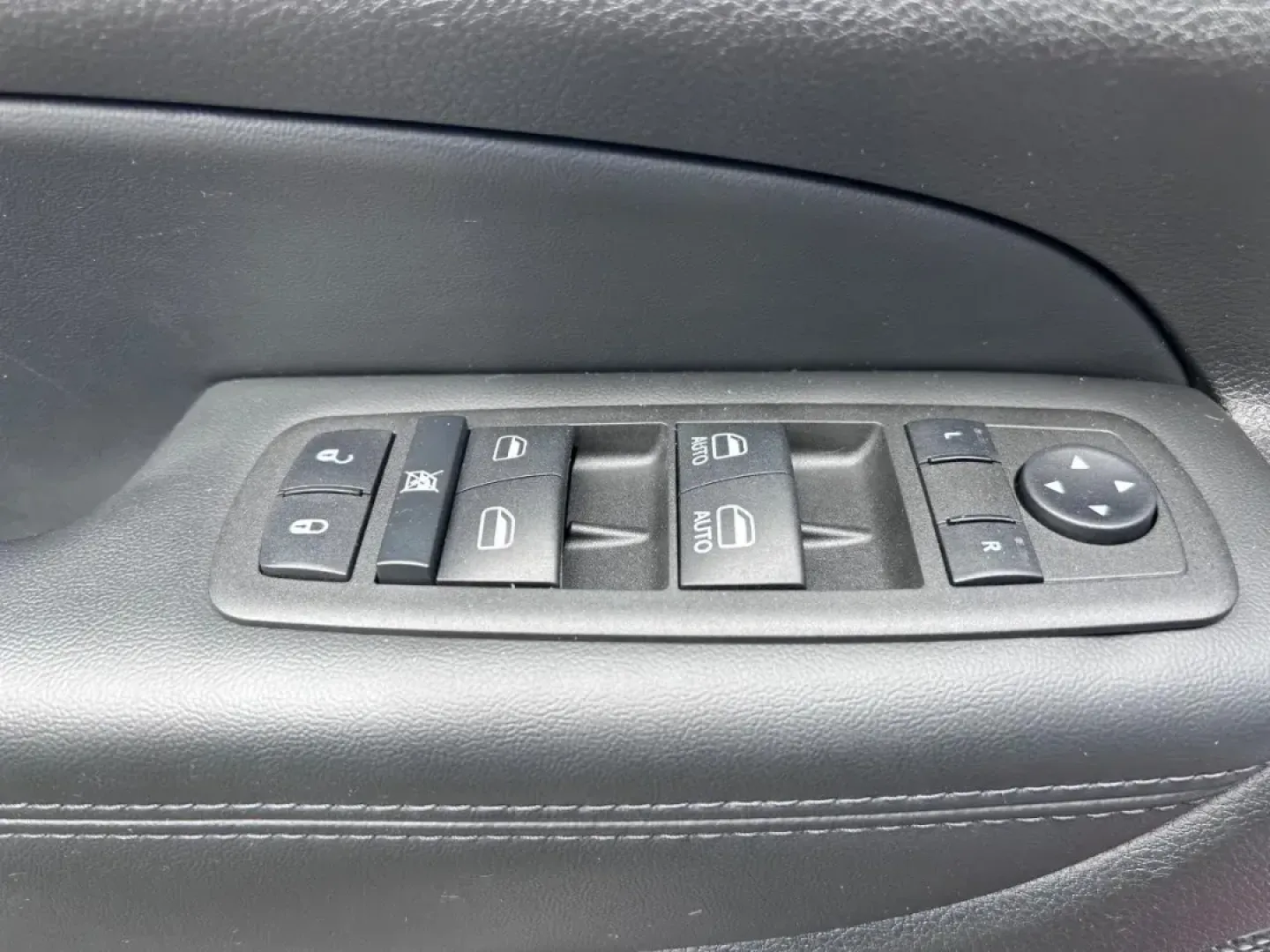 2022 /Black Leather Jeep Grand Cherokee Limited (1C4RJFBG4NC) with an 3.6L V6 24V VVT UPG I engine, located at 970 Woodlawn Dr., Farmington, MO, 63640, (573) 431-7800, 37.825642, -90.468674 - Discover the adventure-ready, family-friendly 2022 Jeep Grand Cherokee WK Limited, a versatile SUV designed to elevate your lifestyle in Farmington, MO. This stunning vehicle, finished in a captivating Velvet Red Pearlcoat with a luxurious black leather interior, is perfect for everything from weeke - Photo#15