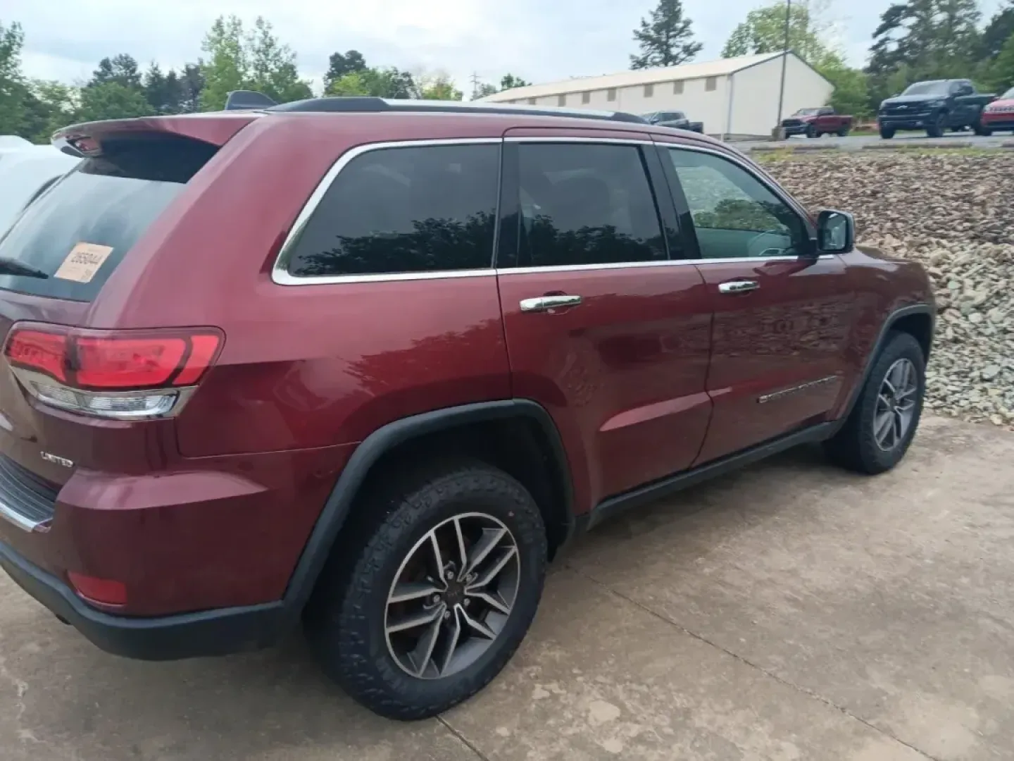 2022 /Black Leather Jeep Grand Cherokee Limited (1C4RJFBG4NC) with an 3.6L V6 24V VVT UPG I engine, located at 970 Woodlawn Dr., Farmington, MO, 63640, (573) 431-7800, 37.825642, -90.468674 - Discover the adventure-ready, family-friendly 2022 Jeep Grand Cherokee WK Limited, a versatile SUV designed to elevate your lifestyle in Farmington, MO. This stunning vehicle, finished in a captivating Velvet Red Pearlcoat with a luxurious black leather interior, is perfect for everything from weeke - Photo#2