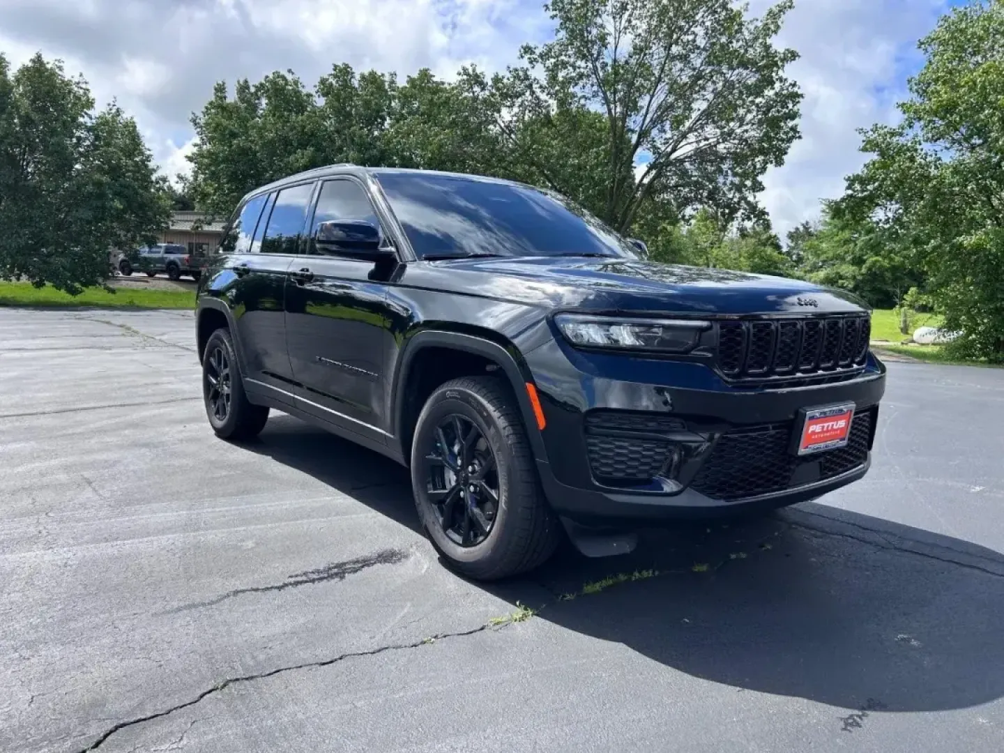 2024 /Global Black Leather Trimmed Jeep Grand Cherokee Altitude (1C4RJHAG8RC) with an 3.6L V6 24V VVT UPG I engine, located at 970 Woodlawn Dr., Farmington, MO, 63640, (573) 431-7800, 37.825642, -90.468674 - USED 2024 Jeep Grand Cherokee Altitude from Pettus CDJR Farmington, Farmington MO. - Photo#0