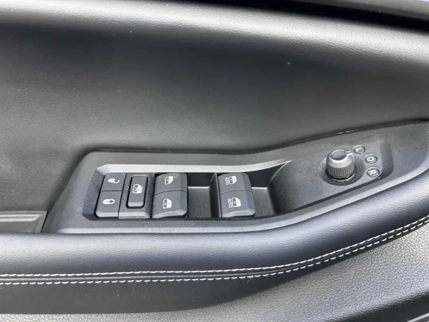 2024 /Global Black Leather Trimmed Jeep Grand Cherokee Altitude (1C4RJHAG8RC) with an 3.6L V6 24V VVT UPG I engine, located at 970 Woodlawn Dr., Farmington, MO, 63640, (573) 431-7800, 37.825642, -90.468674 - USED 2024 Jeep Grand Cherokee Altitude from Pettus CDJR Farmington, Farmington MO. - Photo#18