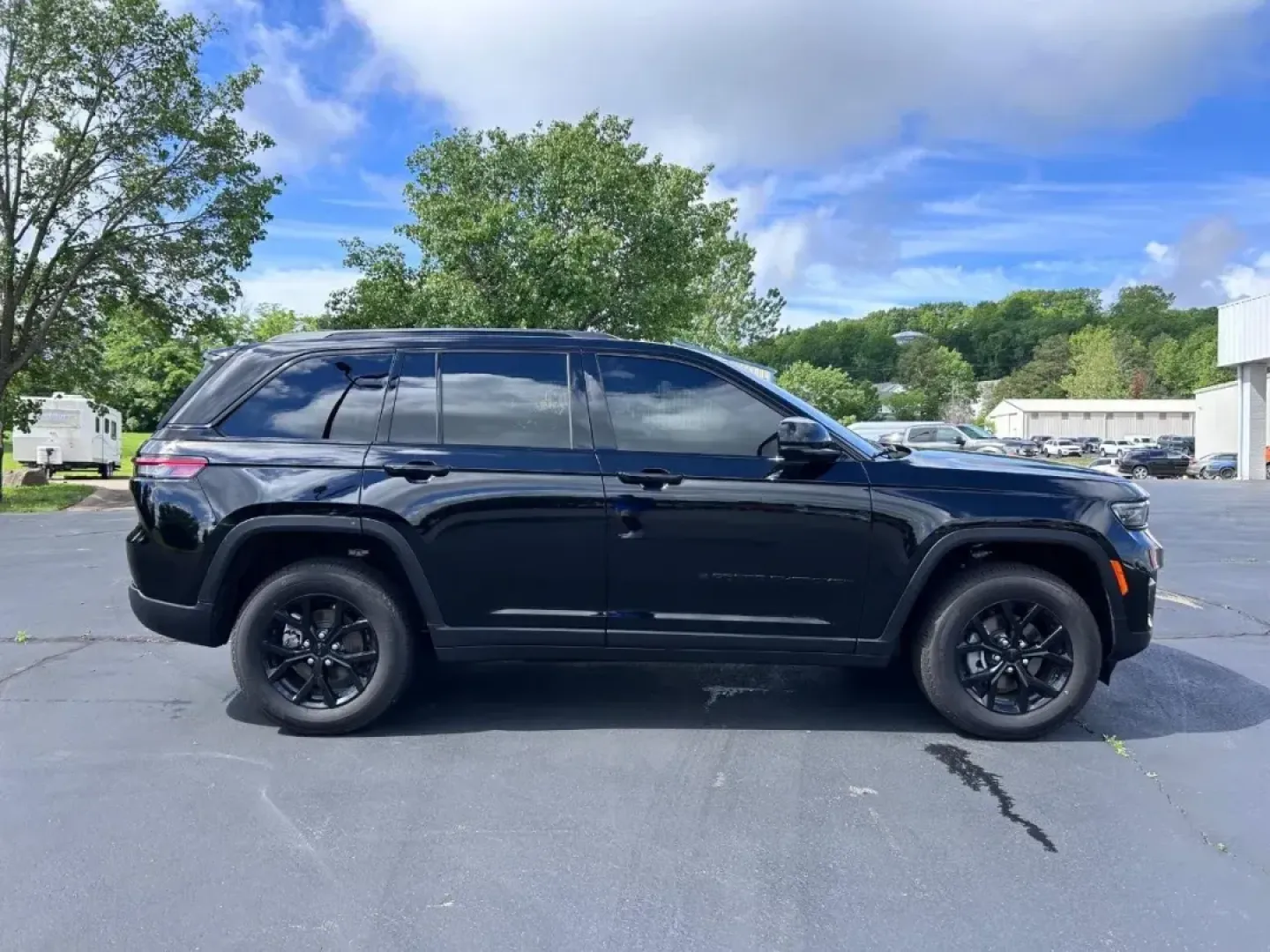 2024 /Global Black Leather Trimmed Jeep Grand Cherokee Altitude (1C4RJHAG8RC) with an 3.6L V6 24V VVT UPG I engine, located at 970 Woodlawn Dr., Farmington, MO, 63640, (573) 431-7800, 37.825642, -90.468674 - USED 2024 Jeep Grand Cherokee Altitude from Pettus CDJR Farmington, Farmington MO. - Photo#1
