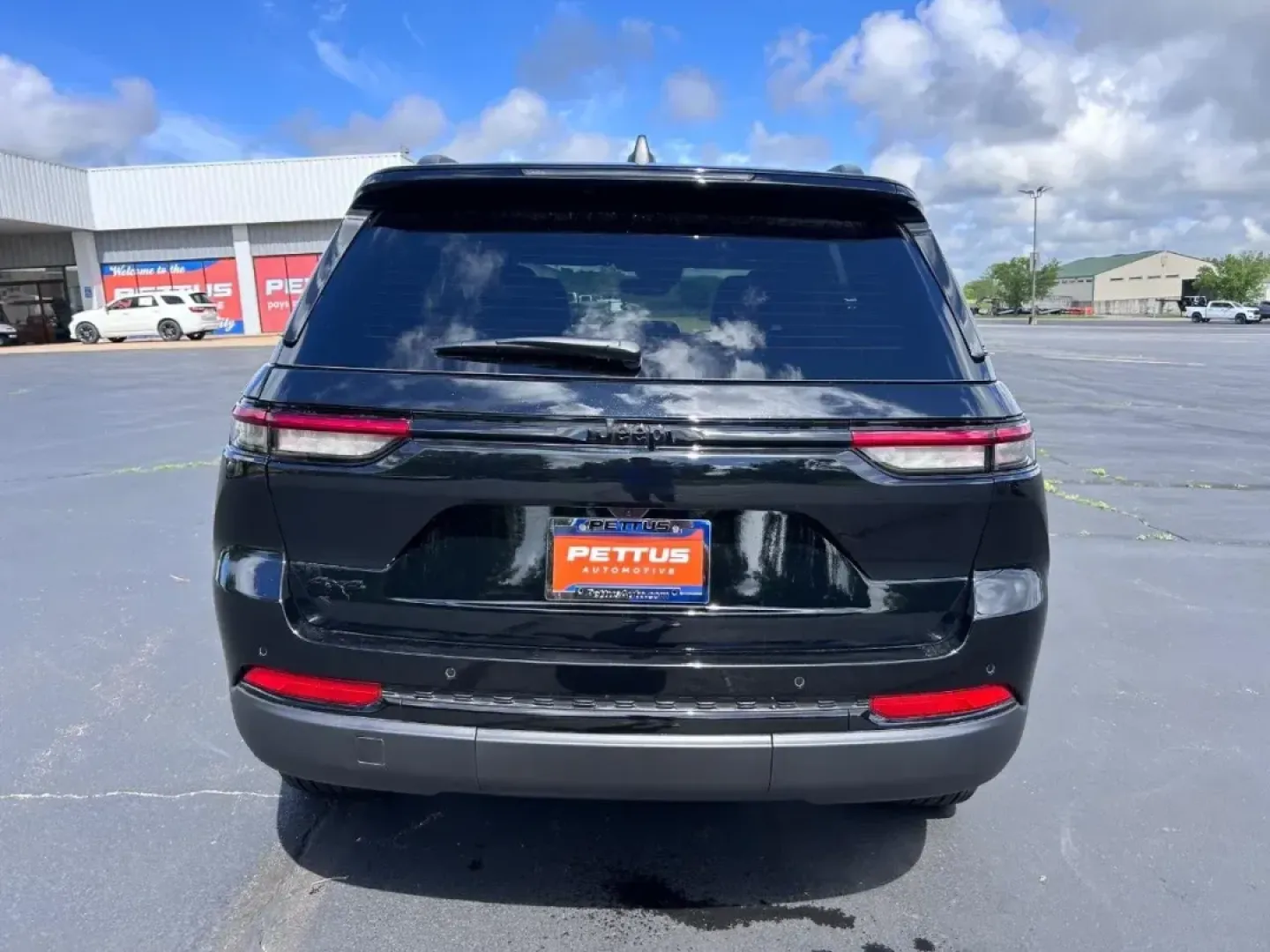 2024 /Global Black Leather Trimmed Jeep Grand Cherokee Altitude (1C4RJHAG8RC) with an 3.6L V6 24V VVT UPG I engine, located at 970 Woodlawn Dr., Farmington, MO, 63640, (573) 431-7800, 37.825642, -90.468674 - USED 2024 Jeep Grand Cherokee Altitude from Pettus CDJR Farmington, Farmington MO. - Photo#3