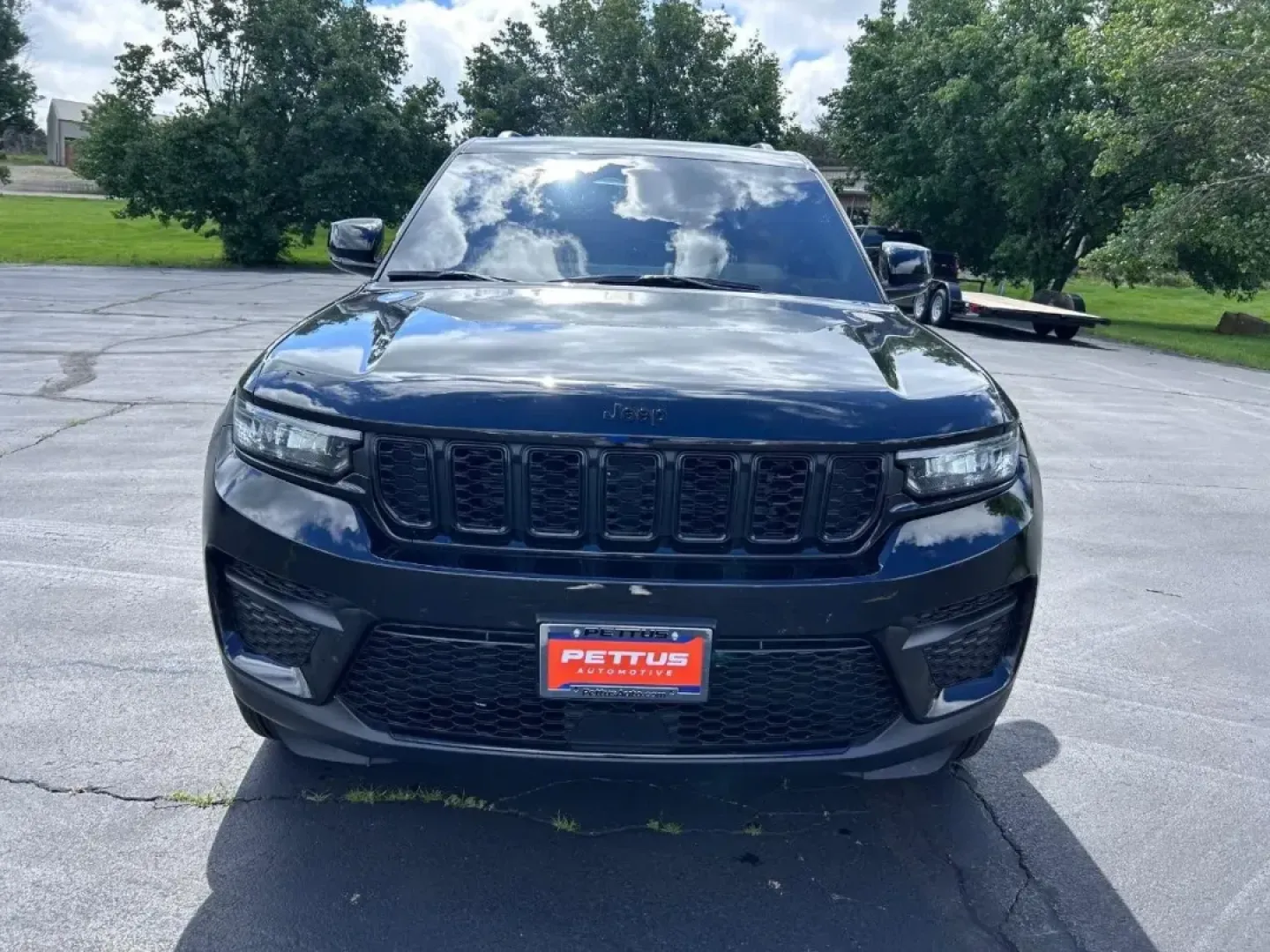 2024 /Global Black Leather Trimmed Jeep Grand Cherokee Altitude (1C4RJHAG8RC) with an 3.6L V6 24V VVT UPG I engine, located at 970 Woodlawn Dr., Farmington, MO, 63640, (573) 431-7800, 37.825642, -90.468674 - USED 2024 Jeep Grand Cherokee Altitude from Pettus CDJR Farmington, Farmington MO. - Photo#8