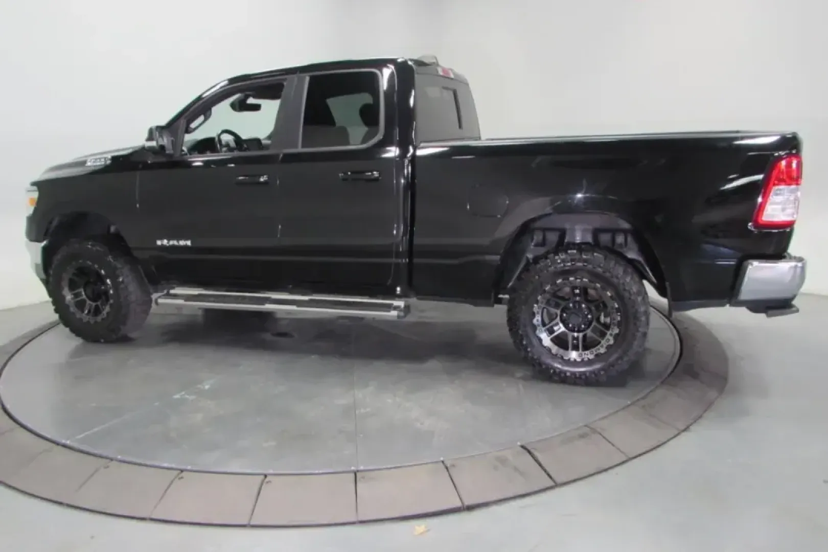 2021 Ram 1500 Big Horn/Lone Star (1C6RRFBG8MN) with an Other engine, located at 12836 Highway 21, De Soto, MO, 63020, (636) 337-7777, 38.151867, -90.575615 - **Discover Adventure with the 2021 Ram 1500 Big Horn Quad Cab at Pettus Ford De Soto!** <br /> <br /> Are you ready for your next outdoor adventure or the ideal vehicle to enhance your daily commute? Look no further than this stunning 2021 Ram 1500 Big Horn Quad Cab, available now at Pettus Ford De - Photo#5