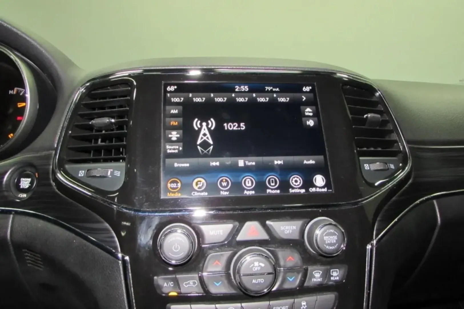 2022 /Black Jeep Grand Cherokee Limited (1C4RJFBG4NC) with an Other engine, located at 12830 Highway 21, De Soto, MO, 63020, (636) 337-7777, 38.153099, -90.573624 - ### Discover Your Next Adventure with the 2022 Jeep Grand Cherokee at Pettus Ford De Soto!<br /> <br /> Are you ready to elevate your lifestyle with a versatile vehicle that can handle any adventure? Whether you're a growing family seeking comfort, a weekend warrior craving off-road excursions, or s - Photo#16