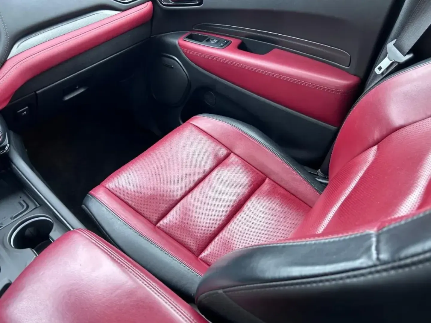 2022 /Red/Black Leather Dodge Durango R/T (1C4SDJCT8NC) with an 5.7L V8 HEMI MDS VVT engine, Automatic transmission, located at 970 Woodlawn Dr., Farmington, MO, 63640, (573) 431-7800, 37.825642, -90.468674 - Elevate your family adventures with this stunning 2022 Dodge Durango R/T, available now at Pettus CDJR Farmington! Perfectly designed for growing families or anyone who loves weekend road trips, this SUV combines power, luxury, and space, making it an ideal choice for those seeking quality used vehi - Photo#19