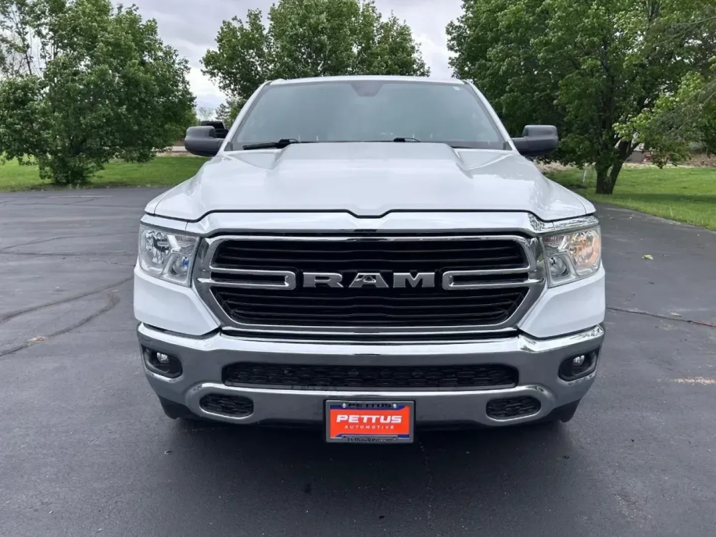 2021 /Diesel Gray/Black Cloth RAM 1500 Big Horn Quad Cab 4WD (1C6SRFBT2MN) with an 3.6L V6 FFV engine, 8A transmission, located at 141 Commercial Dr, Fredericktown, MO, 63645, (573) 783-6432, 37.570087, -90.320648 - Are you ready to elevate your adventures, both on and off the beaten path? Whether you're hauling gear for a weekend camping trip, navigating the daily commute, or simply enjoying a night out in town, the 2021 Ram 1500 Big Horn/Lone Star is the perfect companion. This powerful and versatile truck is - Photo#6
