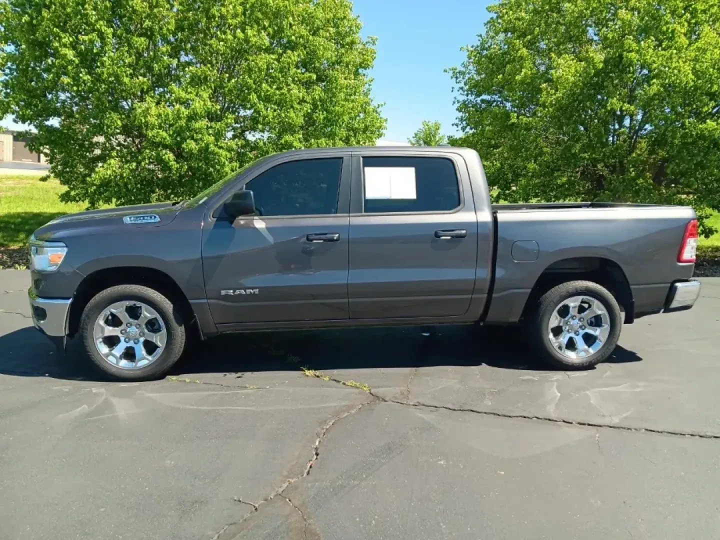 2022 /Diesel Gray/Black Cloth Ram 1500 Big Horn/Lone Star (1C6SRFFT9NN) with an 5.7L engine, located at 970 Woodlawn Dr., Farmington, MO, 63640, (573) 431-7800, 37.825642, -90.468674 - **Unleash Adventure with the 2022 Ram 1500 Big Horn/Lone Star at Pettus CDJR Farmington**<br /> <br /> Are you ready to elevate your lifestyle with an exceptional vehicle that perfectly balances power, functionality, and modern technology? The 2022 Ram 1500 Big Horn/Lone Star is not just a truck; it - Photo#1