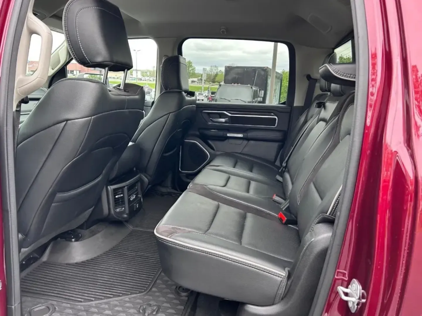 2022 /Black Leather Ram 1500 Laramie (1C6SRFJT3NN) with an 5.7L engine, located at 970 Woodlawn Dr., Farmington, MO, 63640, (573) 431-7800, 37.825642, -90.468674 - **Unleash Your Adventurous Spirit with the 2022 Ram 1500 Laramie at Pettus CDJR Farmington!**<br /> <br /> Are you ready to elevate your driving experience? Whether you're navigating your daily commute, embarking on a weekend getaway, or tackling tough job sites, the 2022 Ram 1500 Laramie is your ul - Photo#7