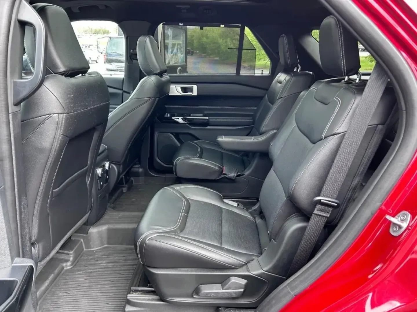2022 /Ebony Leather Ford Explorer ST (1FM5K8GC1NG) with an 3.0L EcoBoost V6 engine, Automatic transmission, located at 970 Woodlawn Dr., Farmington, MO, 63640, (573) 431-7800, 37.825642, -90.468674 - **Explore Your Next Adventure with the 2022 Ford Explorer ST Ready for Family Fun and Weekend Getaways!**<br /> <br /> If you're on the hunt for an SUV that perfectly blends family functionality with sporty performance, look no further than this stunning **2022 Ford Explorer ST** available at **Pet - Photo#9