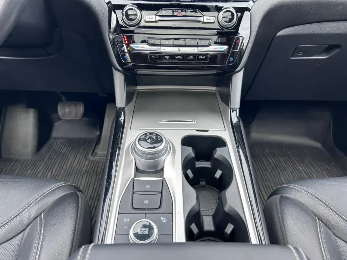 2022 /Ebony Leather Ford Explorer ST (1FM5K8GC1NG) with an 3.0L EcoBoost V6 engine, Automatic transmission, located at 970 Woodlawn Dr., Farmington, MO, 63640, (573) 431-7800, 37.825642, -90.468674 - **Explore Your Next Adventure with the 2022 Ford Explorer ST Ready for Family Fun and Weekend Getaways!**<br /> <br /> If you're on the hunt for an SUV that perfectly blends family functionality with sporty performance, look no further than this stunning **2022 Ford Explorer ST** available at **Pet - Photo#18
