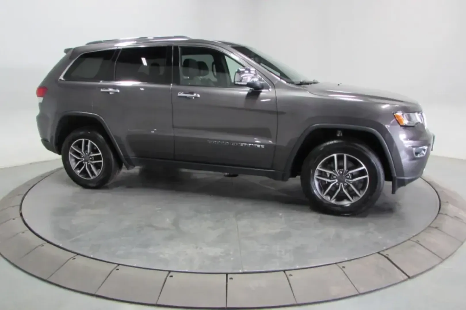 2021 /Black Leather Jeep Grand Cherokee Limited (1C4RJFBG9MC) with an Other engine, Automatic transmission, located at 12830 Highway 21, De Soto, MO, 63020, (636) 337-7777, 38.153099, -90.573624 - Discover your next adventure with the 2021 Jeep Grand Cherokee Limited, available now at Pettus CDJR DeSoto, your premier OEM dealership located at 12830 Highway 21, De Soto, MO 63020. This versatile SUV is ideal for families seeking space and comfort, adventurers eager to explore off-the-beaten-pat - Photo#2