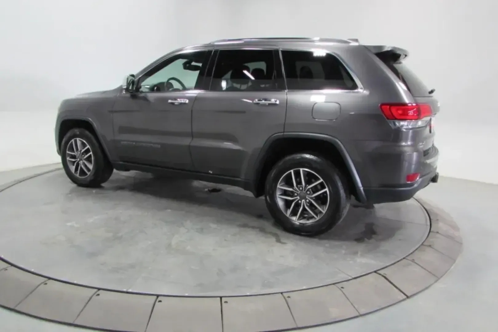 2021 /Black Leather Jeep Grand Cherokee Limited (1C4RJFBG9MC) with an Other engine, Automatic transmission, located at 12830 Highway 21, De Soto, MO, 63020, (636) 337-7777, 38.153099, -90.573624 - Discover your next adventure with the 2021 Jeep Grand Cherokee Limited, available now at Pettus CDJR DeSoto, your premier OEM dealership located at 12830 Highway 21, De Soto, MO 63020. This versatile SUV is ideal for families seeking space and comfort, adventurers eager to explore off-the-beaten-pat - Photo#3