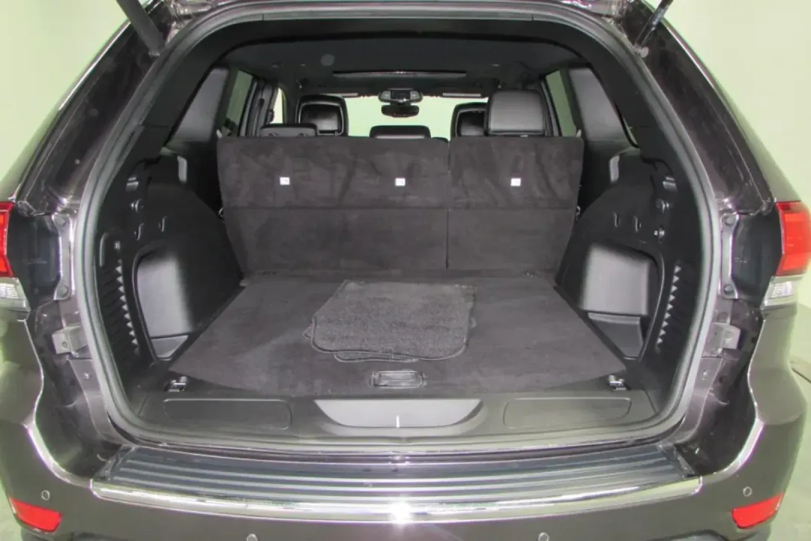 2021 /Black Leather Jeep Grand Cherokee Limited (1C4RJFBG9MC) with an Other engine, Automatic transmission, located at 12830 Highway 21, De Soto, MO, 63020, (636) 337-7777, 38.153099, -90.573624 - Discover your next adventure with the 2021 Jeep Grand Cherokee Limited, available now at Pettus CDJR DeSoto, your premier OEM dealership located at 12830 Highway 21, De Soto, MO 63020. This versatile SUV is ideal for families seeking space and comfort, adventurers eager to explore off-the-beaten-pat - Photo#24