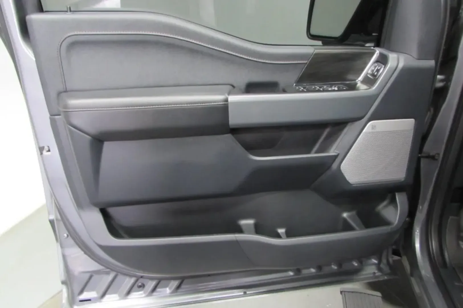 2024 /Black Ford F-150 LARIAT (1FTFW5L56RF) with an Other engine, located at 12836 Highway 21, De Soto, MO, 63020, (636) 337-7777, 38.151867, -90.575615 - **Unleash Your Adventures with the 2024 Ford F-150 Lariat at Pettus Ford De Soto!**<br /> <br /> Are you ready to elevate your daily commute or weekend adventures? Look no further than the 2024 Ford F-150 Lariat, a truck that embodies power, comfort, and rugged sophistication. Perfect for growing fa - Photo#16