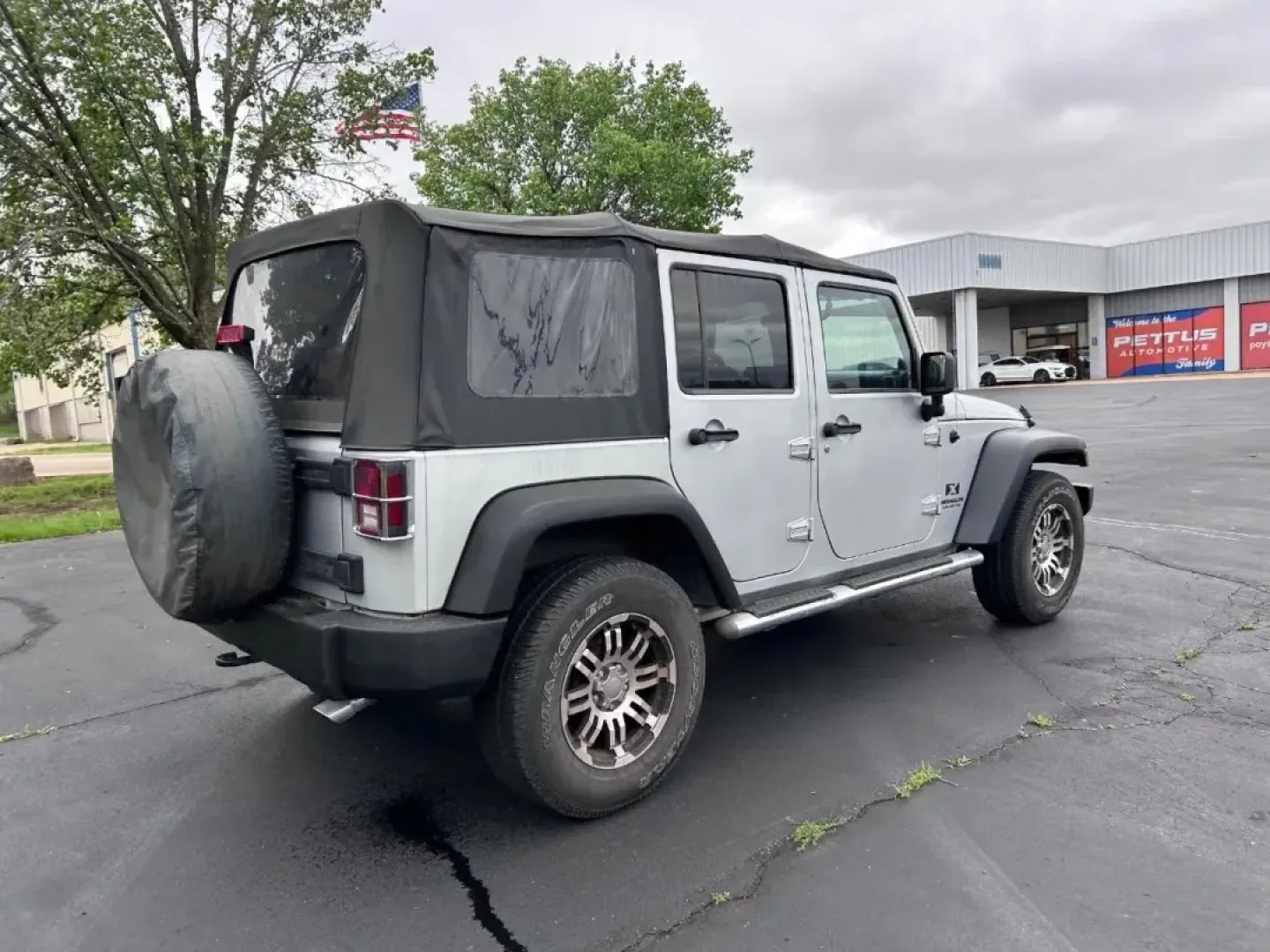 2008 /Dark/Medium Slate Gray Cloth Jeep Wrangler Unlimited X (1J4GA39108L) with an 3.8L OHV 12-valve SMPI V6 engine, located at 970 Woodlawn Dr., Farmington, MO, 63640, (573) 431-7800, 37.825642, -90.468674 - **Adventure Awaits: Discover the 2008 Jeep Wrangler Unlimited X at Pettus CDJR Farmington!**<br /> <br /> Are you ready to embrace the spirit of adventure? If you're looking for a vehicle that can take you off the beaten path and provide exhilarating experiences, the 2008 Jeep Wrangler Unlimited X i - Photo#1