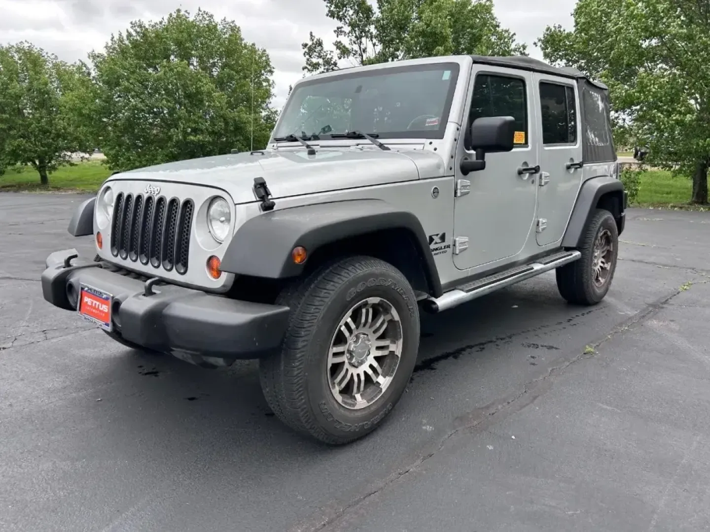 2008 /Dark/Medium Slate Gray Cloth Jeep Wrangler Unlimited X (1J4GA39108L) with an 3.8L OHV 12-valve SMPI V6 engine, located at 970 Woodlawn Dr., Farmington, MO, 63640, (573) 431-7800, 37.825642, -90.468674 - **Adventure Awaits: Discover the 2008 Jeep Wrangler Unlimited X at Pettus CDJR Farmington!**<br /> <br /> Are you ready to embrace the spirit of adventure? If you're looking for a vehicle that can take you off the beaten path and provide exhilarating experiences, the 2008 Jeep Wrangler Unlimited X i - Photo#5