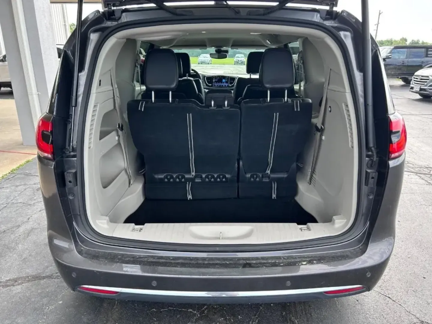 2023 /Black Leather Chrysler Pacifica Touring L (2C4RC1BG0PR) with an 3.6L V6 24V VVT UPG I engine, Automatic transmission, located at 141 Commercial Dr, Fredericktown, MO, 63645, (573) 783-6432, 37.570087, -90.320648 - **Discover Your Family's Next Adventure with the 2023 Chrysler Pacifica at Pettus Ford Fredericktown!**<br /> <br /> Are you a growing family in search of the perfect vehicle for your busy lifestyle? Look no further than the 2023 Chrysler Pacifica, available now at Pettus Ford Fredericktown. This ex - Photo#4