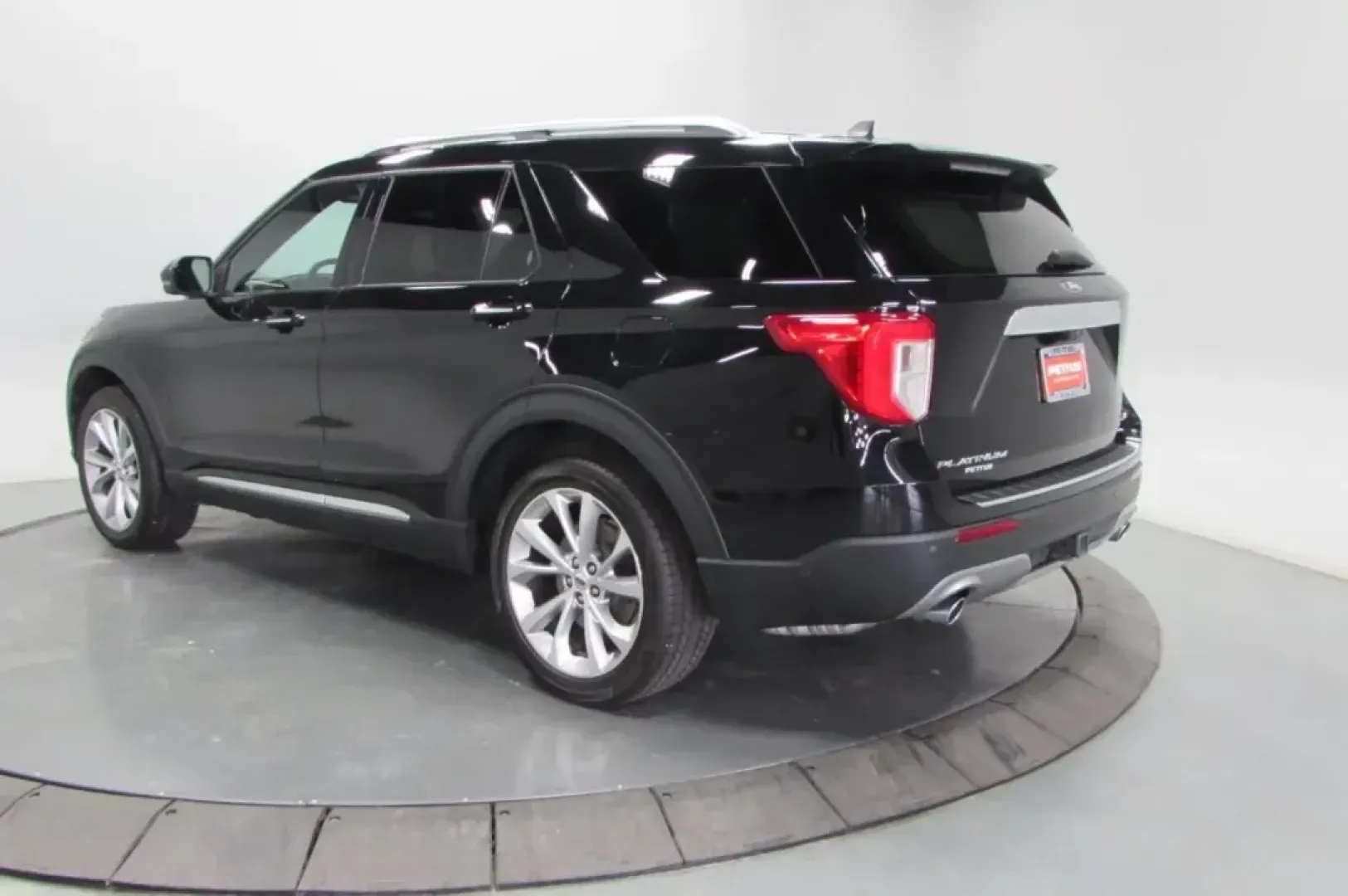 2022 Ford Explorer Platinum (1FM5K8HW5NN) with an Other engine, located at 12836 Highway 21, De Soto, MO, 63020, (636) 337-7777, 38.151867, -90.575615 - **Get Ready for Adventure: 2022 Ford Explorer Platinum at Pettus Ford De Soto**<br /> <br /> Are you ready to elevate your family road trips or weekend adventures? The 2022 Ford Explorer Platinum is the perfect SUV for those who crave space, comfort, and cutting-edge technology. This versatile vehic - Photo#5