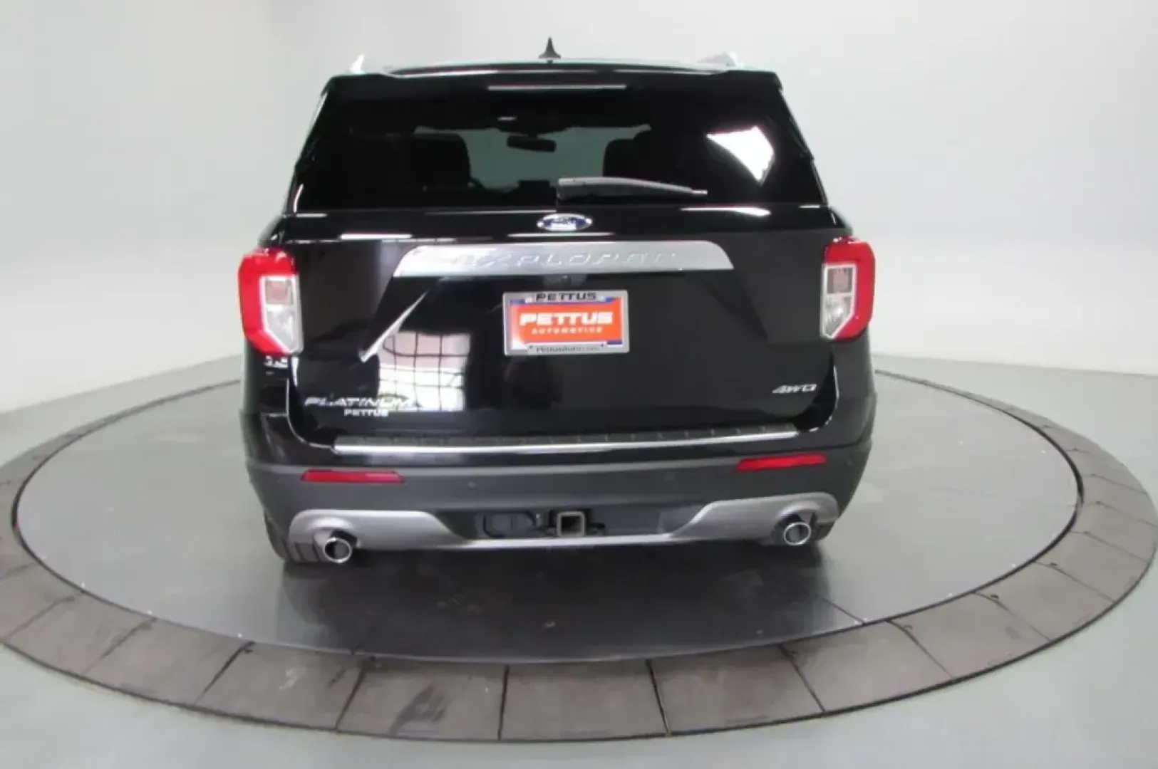 2022 Ford Explorer Platinum (1FM5K8HW5NN) with an Other engine, located at 12836 Highway 21, De Soto, MO, 63020, (636) 337-7777, 38.151867, -90.575615 - **Get Ready for Adventure: 2022 Ford Explorer Platinum at Pettus Ford De Soto**<br /> <br /> Are you ready to elevate your family road trips or weekend adventures? The 2022 Ford Explorer Platinum is the perfect SUV for those who crave space, comfort, and cutting-edge technology. This versatile vehic - Photo#6