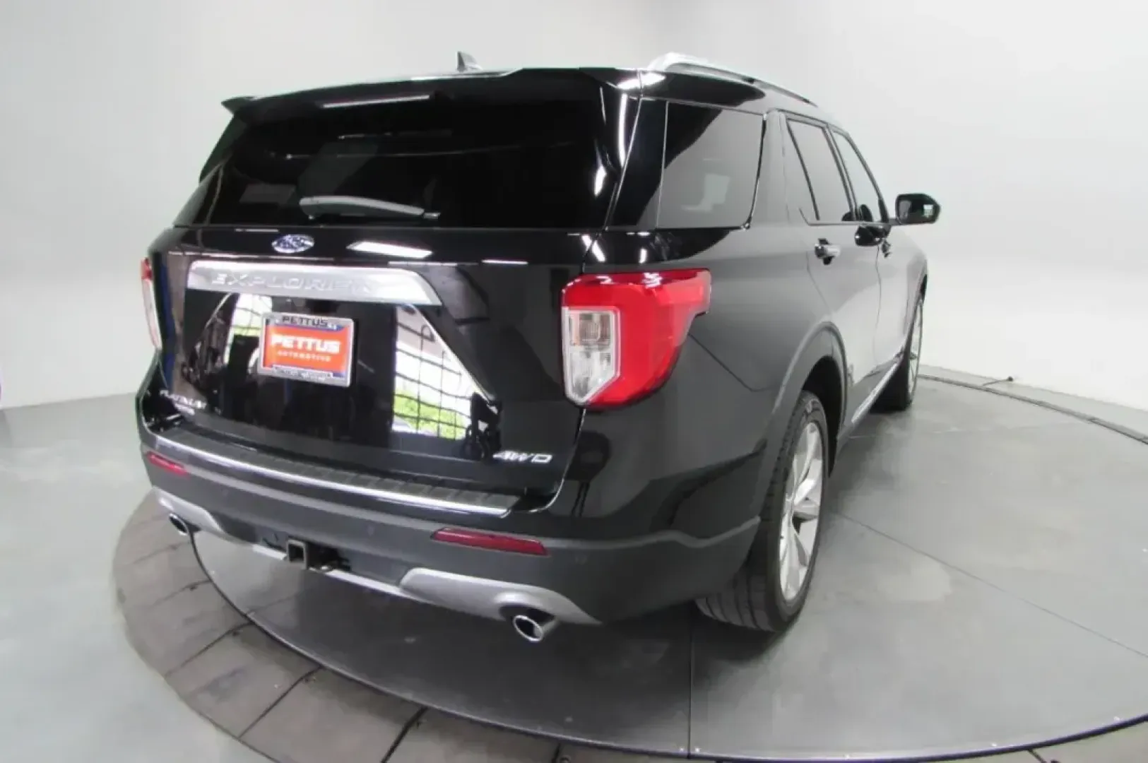 2022 Ford Explorer Platinum (1FM5K8HW5NN) with an Other engine, located at 12836 Highway 21, De Soto, MO, 63020, (636) 337-7777, 38.151867, -90.575615 - **Get Ready for Adventure: 2022 Ford Explorer Platinum at Pettus Ford De Soto**<br /> <br /> Are you ready to elevate your family road trips or weekend adventures? The 2022 Ford Explorer Platinum is the perfect SUV for those who crave space, comfort, and cutting-edge technology. This versatile vehic - Photo#7