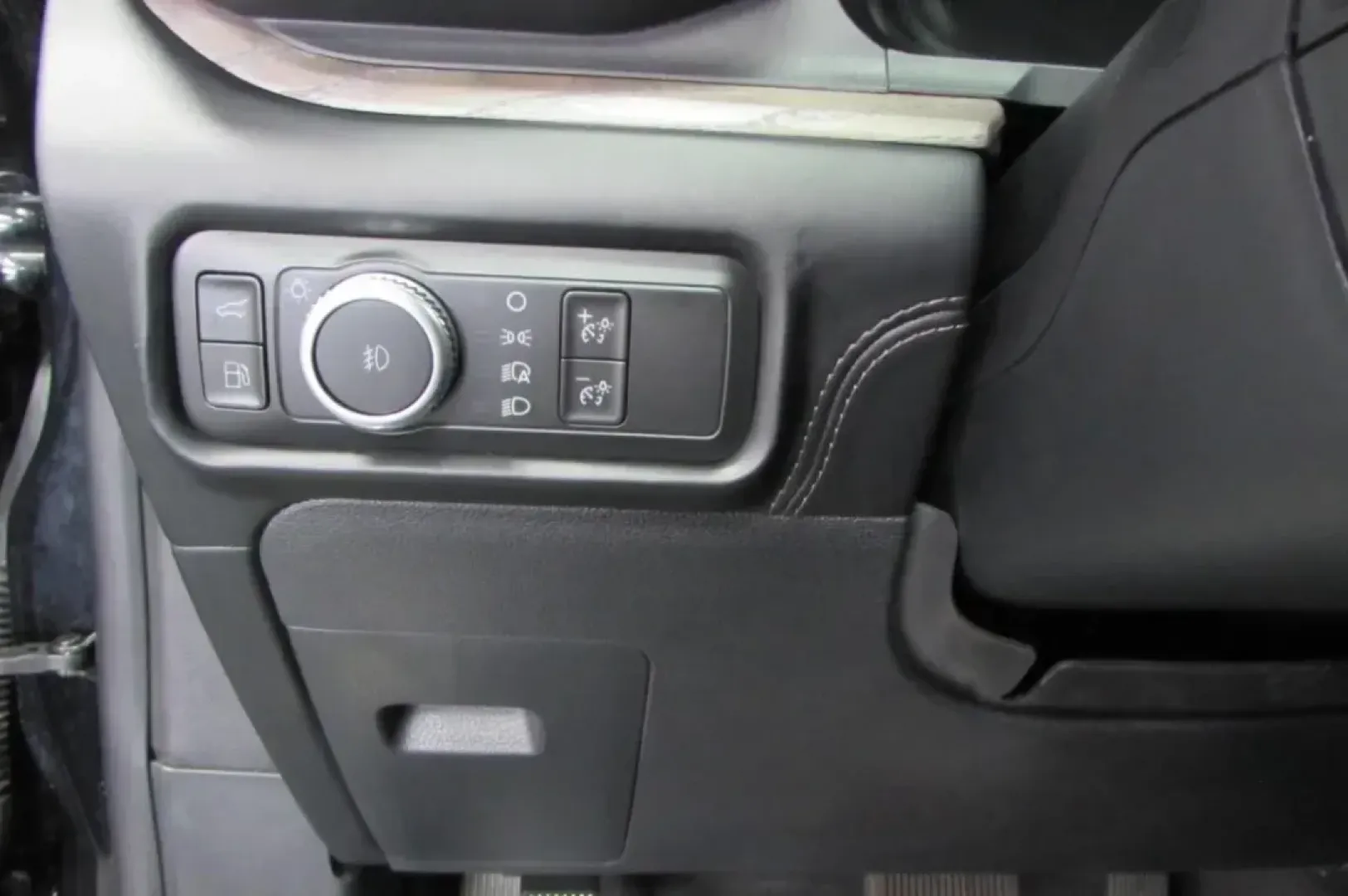 2022 Ford Explorer Platinum (1FM5K8HW5NN) with an Other engine, located at 12836 Highway 21, De Soto, MO, 63020, (636) 337-7777, 38.151867, -90.575615 - **Get Ready for Adventure: 2022 Ford Explorer Platinum at Pettus Ford De Soto**<br /> <br /> Are you ready to elevate your family road trips or weekend adventures? The 2022 Ford Explorer Platinum is the perfect SUV for those who crave space, comfort, and cutting-edge technology. This versatile vehic - Photo#14