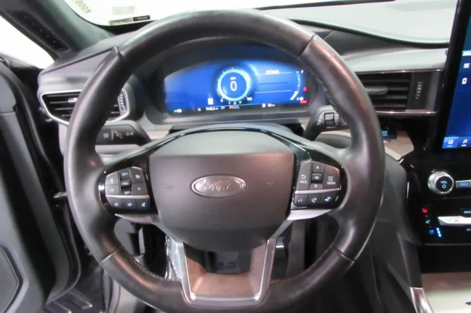 2022 Ford Explorer Platinum (1FM5K8HW5NN) with an Other engine, located at 12836 Highway 21, De Soto, MO, 63020, (636) 337-7777, 38.151867, -90.575615 - **Get Ready for Adventure: 2022 Ford Explorer Platinum at Pettus Ford De Soto**<br /> <br /> Are you ready to elevate your family road trips or weekend adventures? The 2022 Ford Explorer Platinum is the perfect SUV for those who crave space, comfort, and cutting-edge technology. This versatile vehic - Photo#15