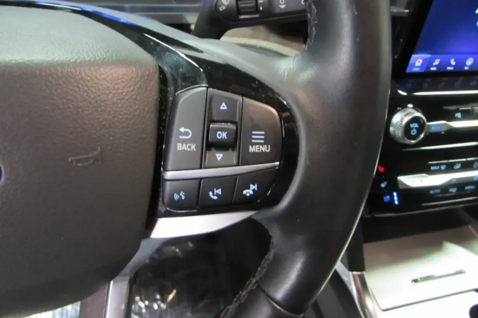2022 Ford Explorer Platinum (1FM5K8HW5NN) with an Other engine, located at 12836 Highway 21, De Soto, MO, 63020, (636) 337-7777, 38.151867, -90.575615 - **Get Ready for Adventure: 2022 Ford Explorer Platinum at Pettus Ford De Soto**<br /> <br /> Are you ready to elevate your family road trips or weekend adventures? The 2022 Ford Explorer Platinum is the perfect SUV for those who crave space, comfort, and cutting-edge technology. This versatile vehic - Photo#17