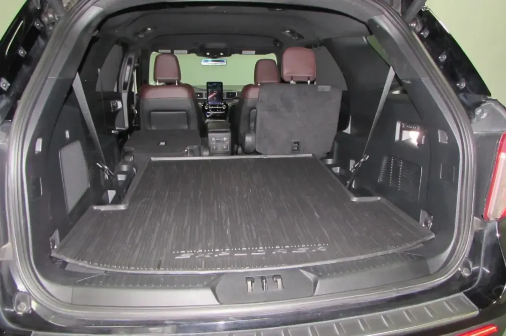 2022 Ford Explorer Platinum (1FM5K8HW5NN) with an Other engine, located at 12836 Highway 21, De Soto, MO, 63020, (636) 337-7777, 38.151867, -90.575615 - **Get Ready for Adventure: 2022 Ford Explorer Platinum at Pettus Ford De Soto**<br /> <br /> Are you ready to elevate your family road trips or weekend adventures? The 2022 Ford Explorer Platinum is the perfect SUV for those who crave space, comfort, and cutting-edge technology. This versatile vehic - Photo#31