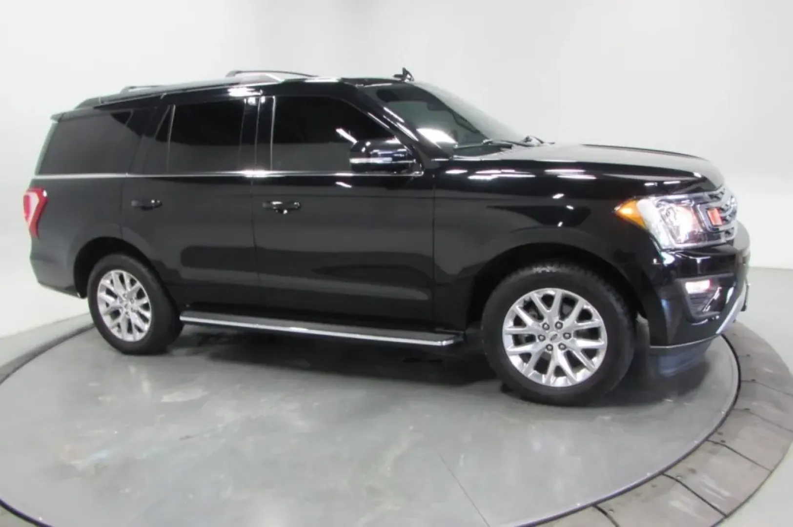 2021 /Ebony Leather Ford Expedition XLT (1FMJU1JT2ME) with an Other engine, Automatic transmission, located at 12836 Highway 21, De Soto, MO, 63020, (636) 337-7777, 38.151867, -90.575615 - **Discover Your Next Adventure with the 2021 Ford Expedition XLT at Pettus Ford De Soto** <br /> <br /> Are you ready to elevate your family's adventures or tackle your daily commute with style and comfort? Look no further than the 2021 Ford Expedition XLT, available now at Pettus Ford De Soto! Wit - Photo#3