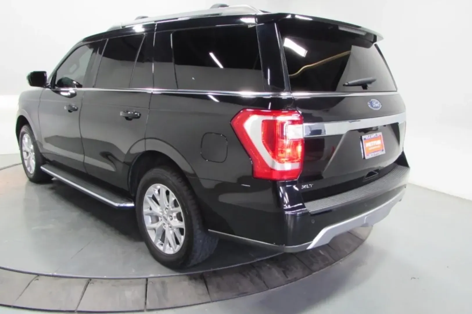 2021 /Ebony Leather Ford Expedition XLT (1FMJU1JT2ME) with an Other engine, Automatic transmission, located at 12836 Highway 21, De Soto, MO, 63020, (636) 337-7777, 38.151867, -90.575615 - **Discover Your Next Adventure with the 2021 Ford Expedition XLT at Pettus Ford De Soto** <br /> <br /> Are you ready to elevate your family's adventures or tackle your daily commute with style and comfort? Look no further than the 2021 Ford Expedition XLT, available now at Pettus Ford De Soto! Wit - Photo#5