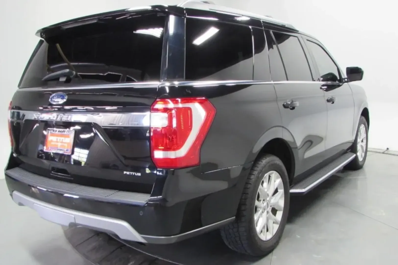 2021 /Ebony Leather Ford Expedition XLT (1FMJU1JT2ME) with an Other engine, Automatic transmission, located at 12836 Highway 21, De Soto, MO, 63020, (636) 337-7777, 38.151867, -90.575615 - **Discover Your Next Adventure with the 2021 Ford Expedition XLT at Pettus Ford De Soto** <br /> <br /> Are you ready to elevate your family's adventures or tackle your daily commute with style and comfort? Look no further than the 2021 Ford Expedition XLT, available now at Pettus Ford De Soto! Wit - Photo#7
