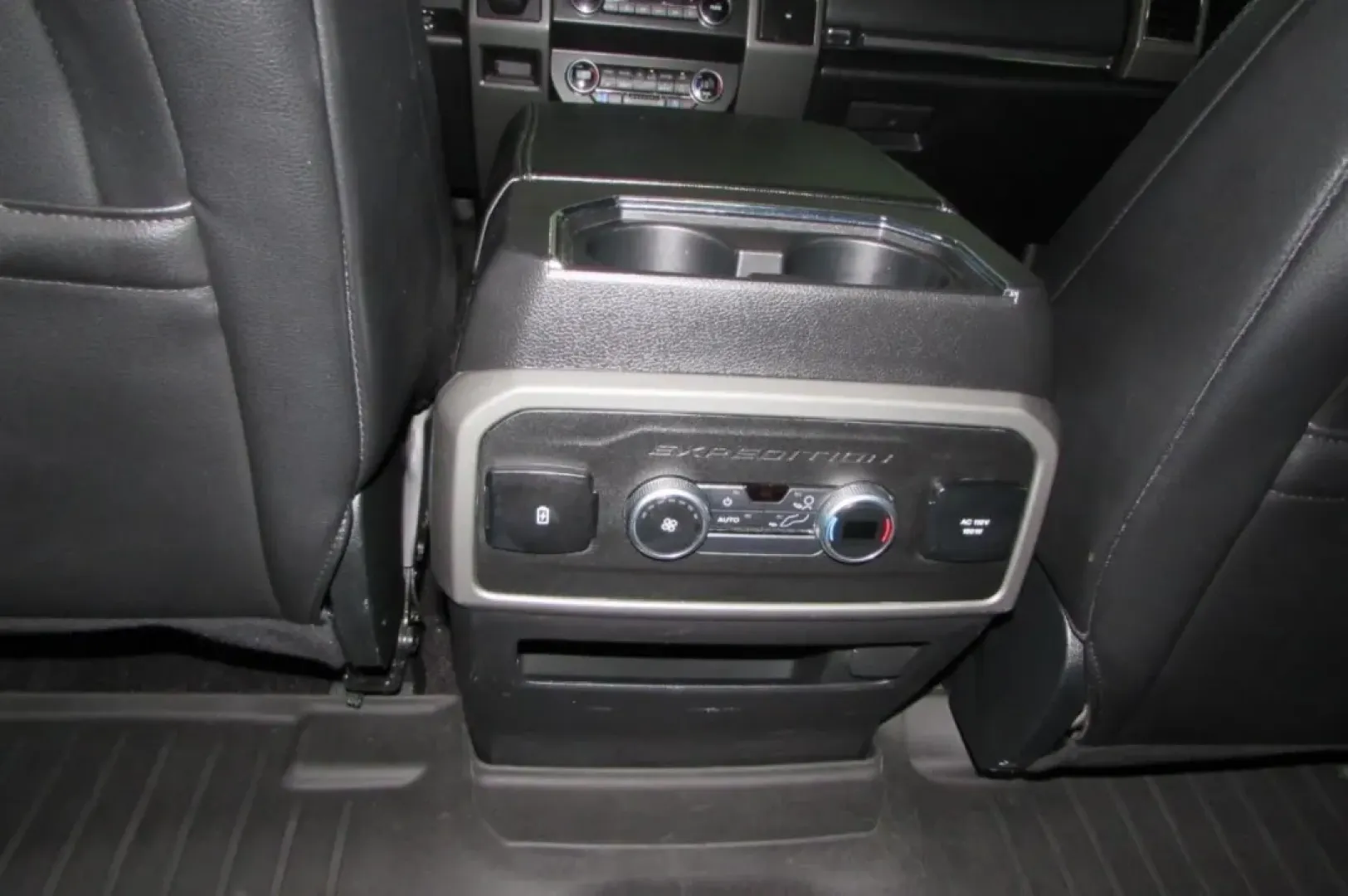 2021 /Ebony Leather Ford Expedition XLT (1FMJU1JT2ME) with an Other engine, Automatic transmission, located at 12836 Highway 21, De Soto, MO, 63020, (636) 337-7777, 38.151867, -90.575615 - **Discover Your Next Adventure with the 2021 Ford Expedition XLT at Pettus Ford De Soto** <br /> <br /> Are you ready to elevate your family's adventures or tackle your daily commute with style and comfort? Look no further than the 2021 Ford Expedition XLT, available now at Pettus Ford De Soto! Wit - Photo#24