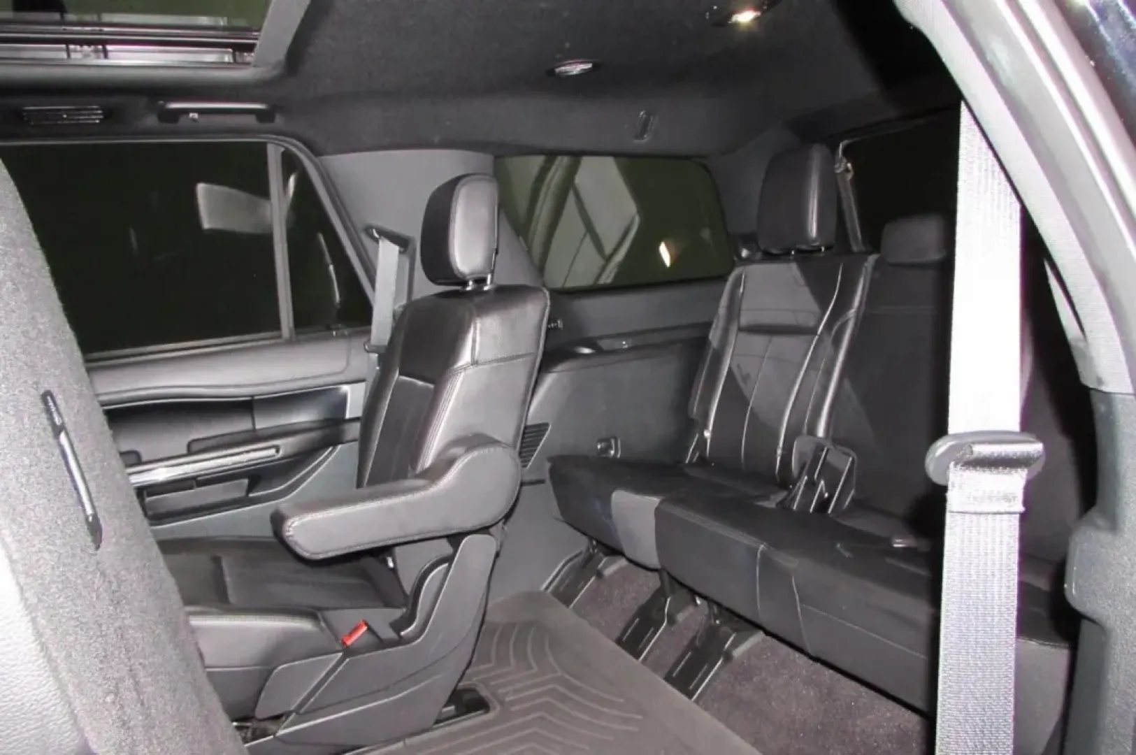 2021 /Ebony Leather Ford Expedition XLT (1FMJU1JT2ME) with an Other engine, Automatic transmission, located at 12836 Highway 21, De Soto, MO, 63020, (636) 337-7777, 38.151867, -90.575615 - **Discover Your Next Adventure with the 2021 Ford Expedition XLT at Pettus Ford De Soto** <br /> <br /> Are you ready to elevate your family's adventures or tackle your daily commute with style and comfort? Look no further than the 2021 Ford Expedition XLT, available now at Pettus Ford De Soto! Wit - Photo#25