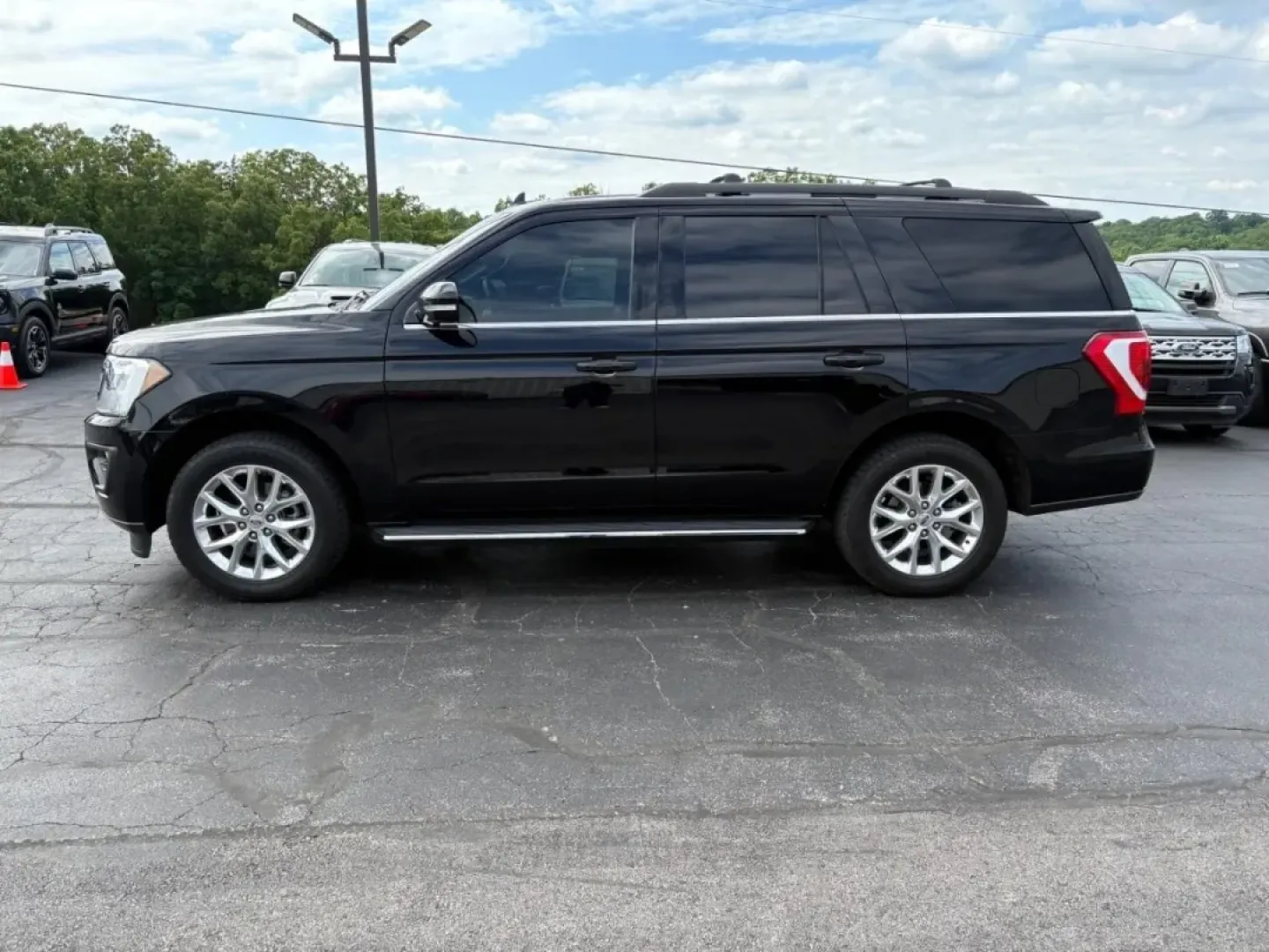 2021 /Ebony Leather Ford Expedition XLT (1FMJU1JT2ME) with an Other engine, Automatic transmission, located at 12836 Highway 21, De Soto, MO, 63020, (636) 337-7777, 38.151867, -90.575615 - **Discover Your Next Adventure with the 2021 Ford Expedition XLT at Pettus Ford De Soto** <br /> <br /> Are you ready to elevate your family's adventures or tackle your daily commute with style and comfort? Look no further than the 2021 Ford Expedition XLT, available now at Pettus Ford De Soto! Wit - Photo#31