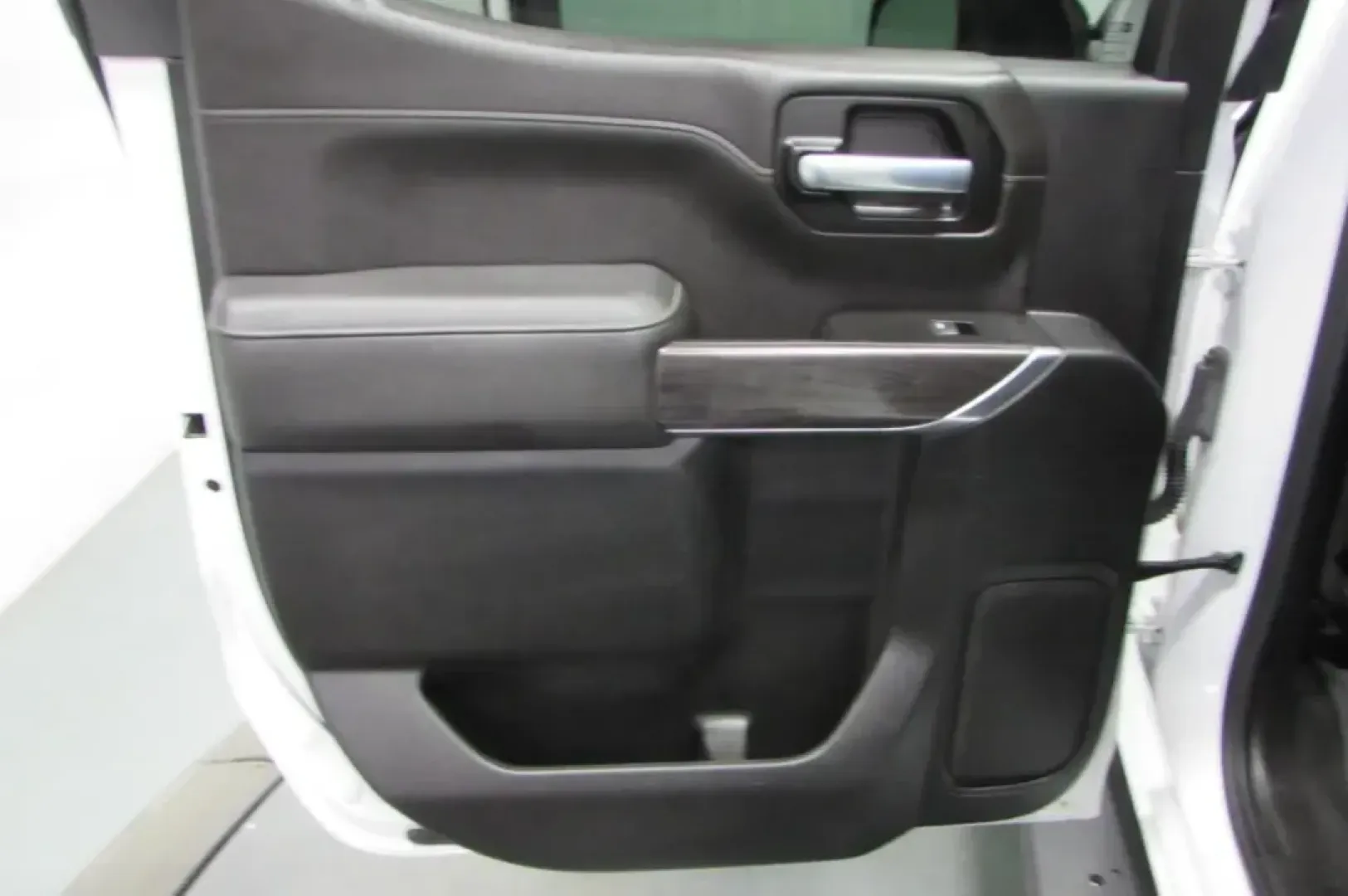 2021 /Gideon/Very Dark Atmosphere Le Chevrolet Silverado 1500 LTZ (1GCUYGEL6MZ) with an Other engine, located at 12836 Highway 21, De Soto, MO, 63020, (636) 337-7777, 38.151867, -90.575615 - **Discover the 2021 Chevrolet Silverado 1500 LTZ The Ultimate Truck for Your Adventurous Lifestyle!**<br /> <br /> If you're searching for an impressive blend of power, comfort, and cutting-edge technology, look no further than the 2021 Chevrolet Silverado 1500 LTZ available at Pettus Ford De Soto. - Photo#6
