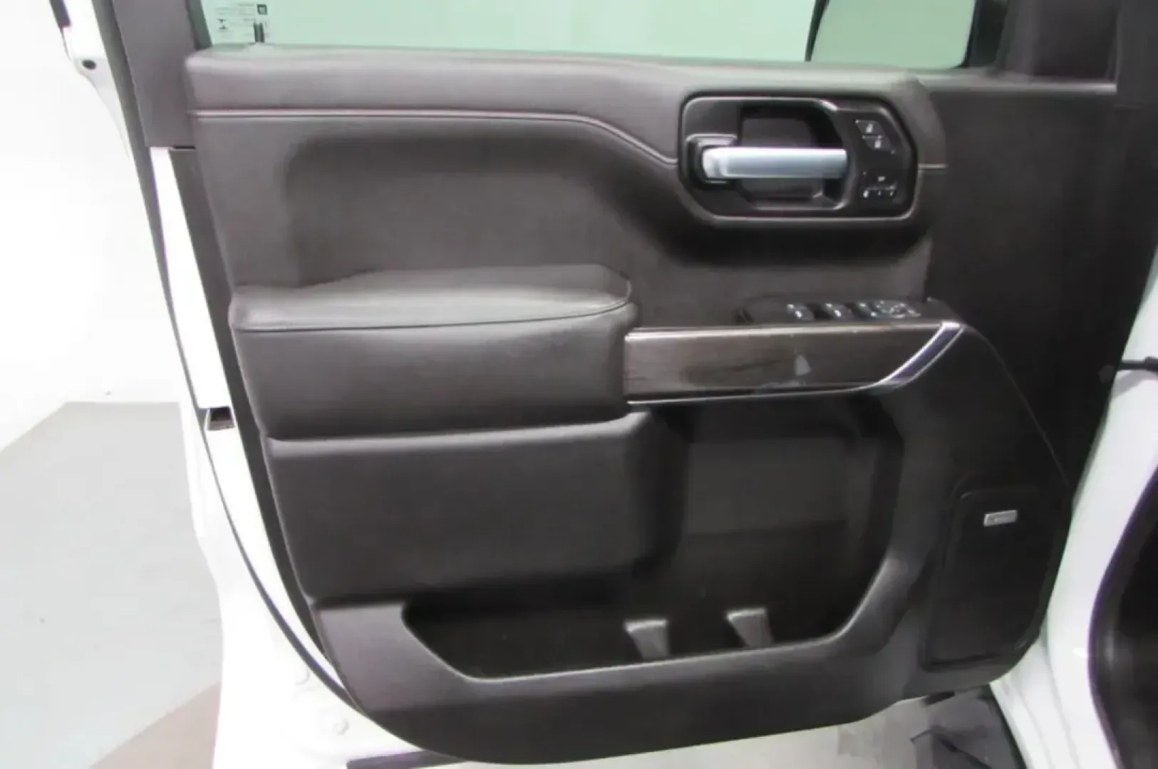2021 /Gideon/Very Dark Atmosphere Le Chevrolet Silverado 1500 LTZ (1GCUYGEL6MZ) with an Other engine, located at 12836 Highway 21, De Soto, MO, 63020, (636) 337-7777, 38.151867, -90.575615 - **Discover the 2021 Chevrolet Silverado 1500 LTZ The Ultimate Truck for Your Adventurous Lifestyle!**<br /> <br /> If you're searching for an impressive blend of power, comfort, and cutting-edge technology, look no further than the 2021 Chevrolet Silverado 1500 LTZ available at Pettus Ford De Soto. - Photo#18