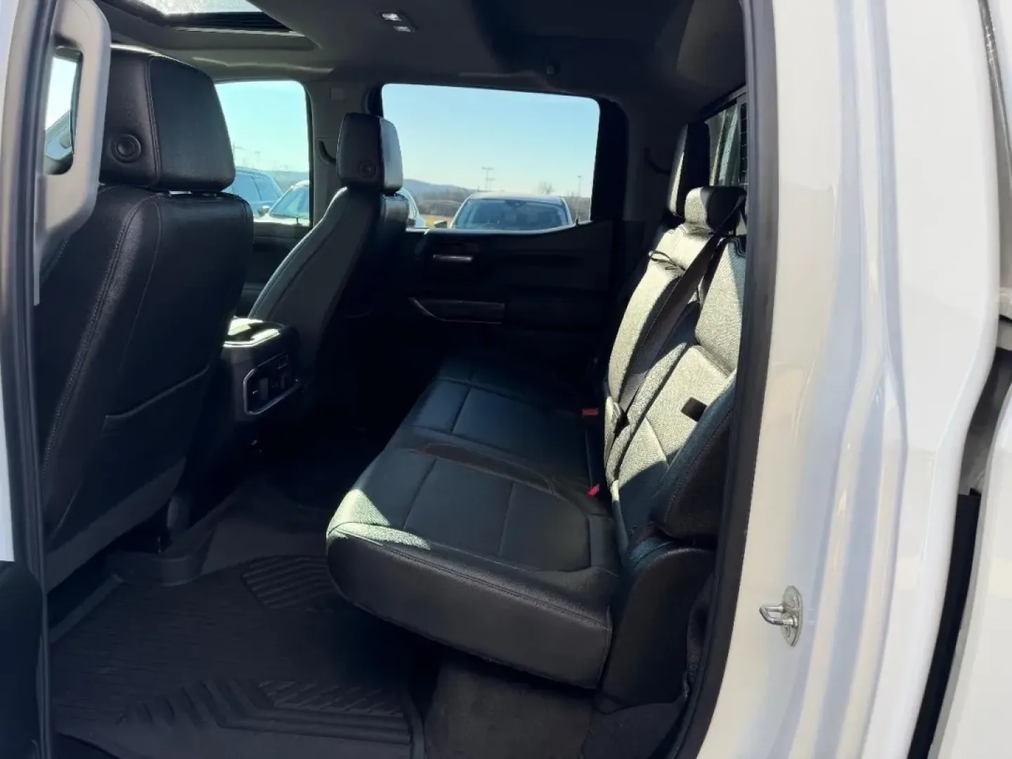 2021 /Jet Black Leather Chevrolet Silverado 1500 LTZ (1GCUYGEL6MZ) with an 6.2L engine, 6A transmission, located at 141 Commercial Dr, Fredericktown, MO, 63645, (573) 783-6432, 37.570087, -90.320648 - **Discover the 2021 Chevrolet Silverado 1500 LTZ The Ultimate Truck for Your Adventurous Lifestyle!**<br /> <br /> If you're searching for an impressive blend of power, comfort, and cutting-edge technology, look no further than the 2021 Chevrolet Silverado 1500 LTZ available at Pettus Ford De Soto. - Photo#8