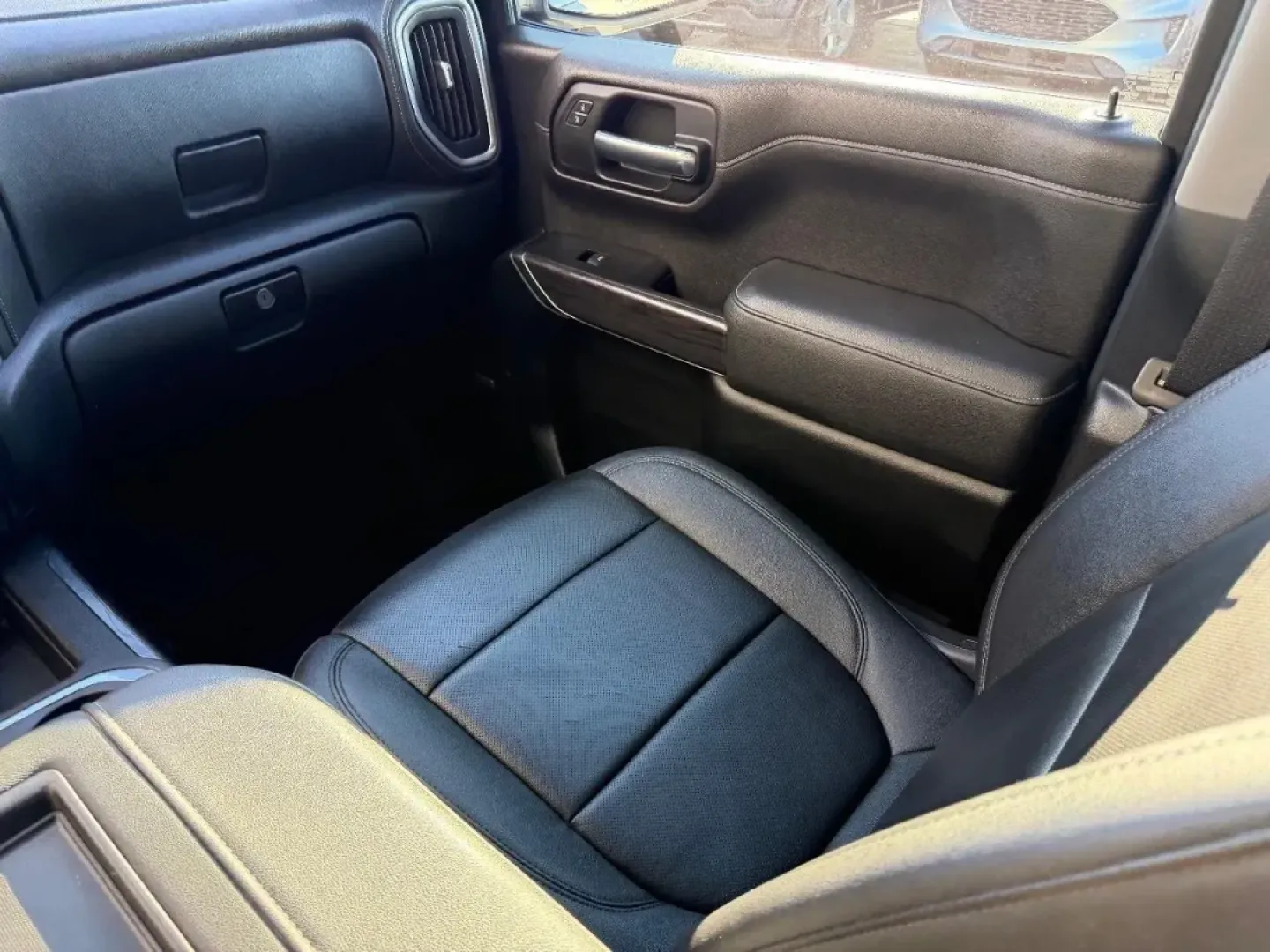 2021 /Jet Black Leather Chevrolet Silverado 1500 LTZ (1GCUYGEL6MZ) with an 6.2L engine, 6A transmission, located at 141 Commercial Dr, Fredericktown, MO, 63645, (573) 783-6432, 37.570087, -90.320648 - **Discover the 2021 Chevrolet Silverado 1500 LTZ The Ultimate Truck for Your Adventurous Lifestyle!**<br /> <br /> If you're searching for an impressive blend of power, comfort, and cutting-edge technology, look no further than the 2021 Chevrolet Silverado 1500 LTZ available at Pettus Ford De Soto. - Photo#16