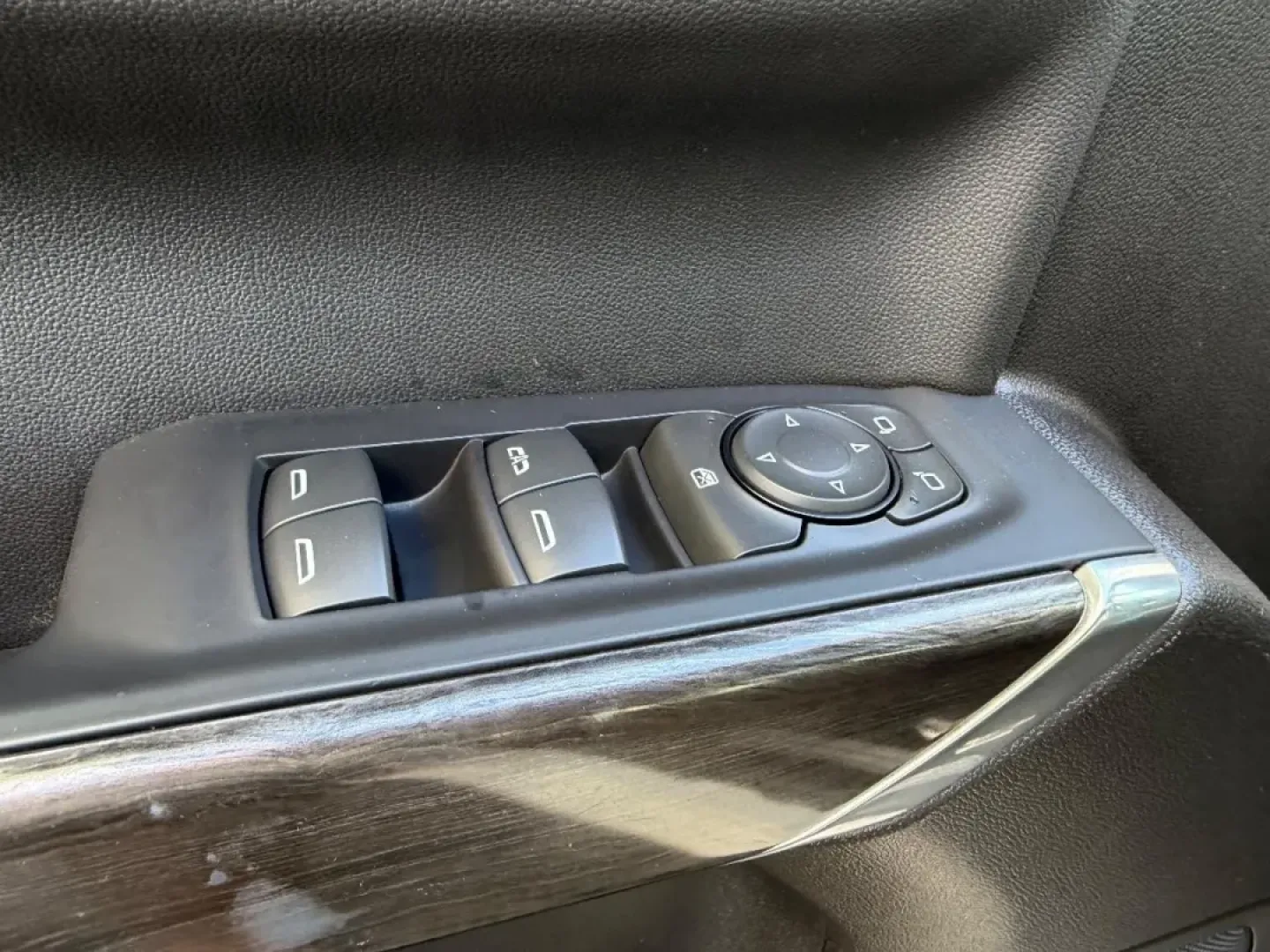 2021 /Jet Black Leather Chevrolet Silverado 1500 LTZ (1GCUYGEL6MZ) with an 6.2L engine, 6A transmission, located at 141 Commercial Dr, Fredericktown, MO, 63645, (573) 783-6432, 37.570087, -90.320648 - **Discover the 2021 Chevrolet Silverado 1500 LTZ The Ultimate Truck for Your Adventurous Lifestyle!**<br /> <br /> If you're searching for an impressive blend of power, comfort, and cutting-edge technology, look no further than the 2021 Chevrolet Silverado 1500 LTZ available at Pettus Ford De Soto. - Photo#17