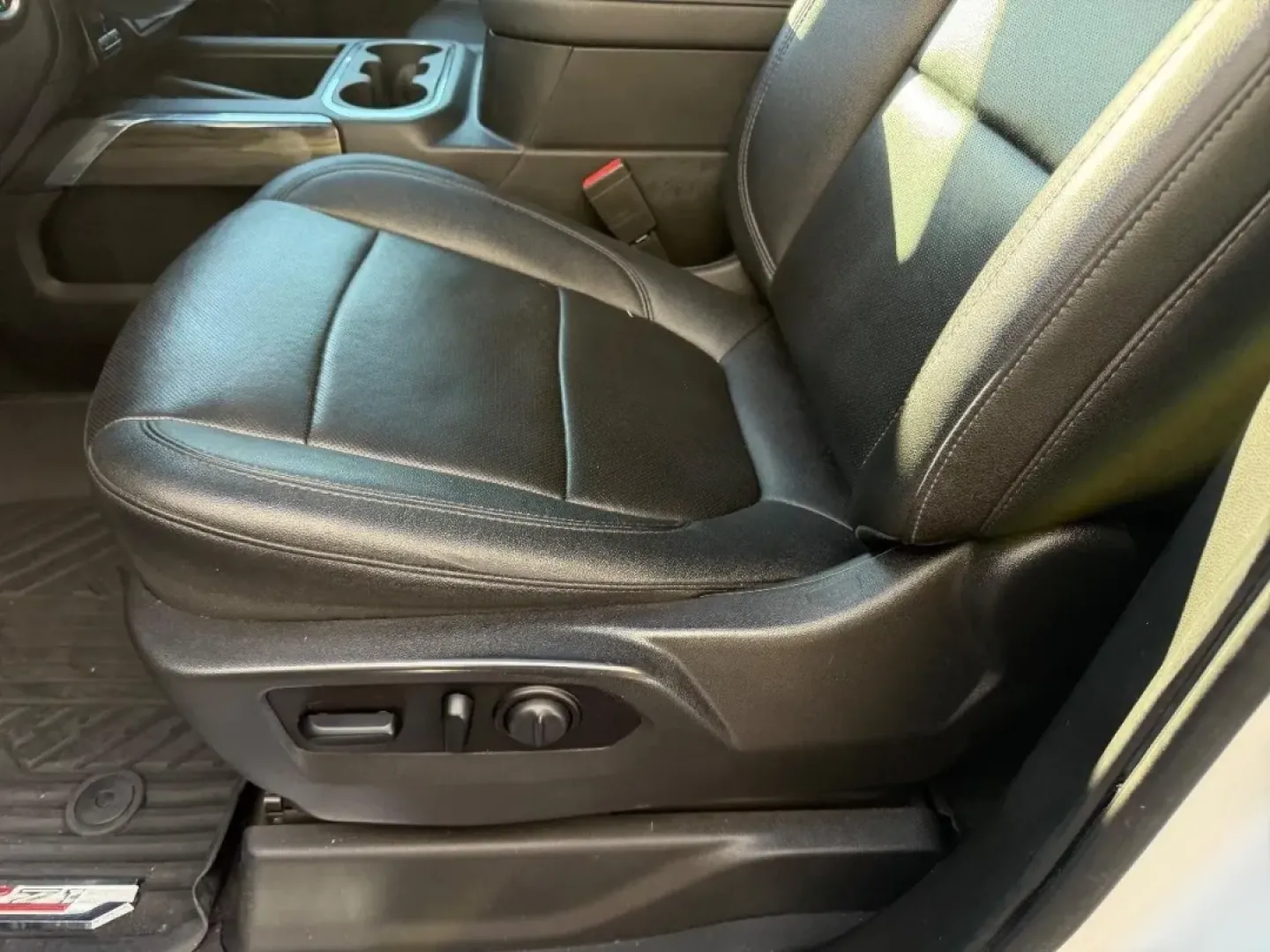 2021 /Jet Black Leather Chevrolet Silverado 1500 LTZ (1GCUYGEL6MZ) with an 6.2L engine, 6A transmission, located at 141 Commercial Dr, Fredericktown, MO, 63645, (573) 783-6432, 37.570087, -90.320648 - **Discover the 2021 Chevrolet Silverado 1500 LTZ The Ultimate Truck for Your Adventurous Lifestyle!**<br /> <br /> If you're searching for an impressive blend of power, comfort, and cutting-edge technology, look no further than the 2021 Chevrolet Silverado 1500 LTZ available at Pettus Ford De Soto. - Photo#18